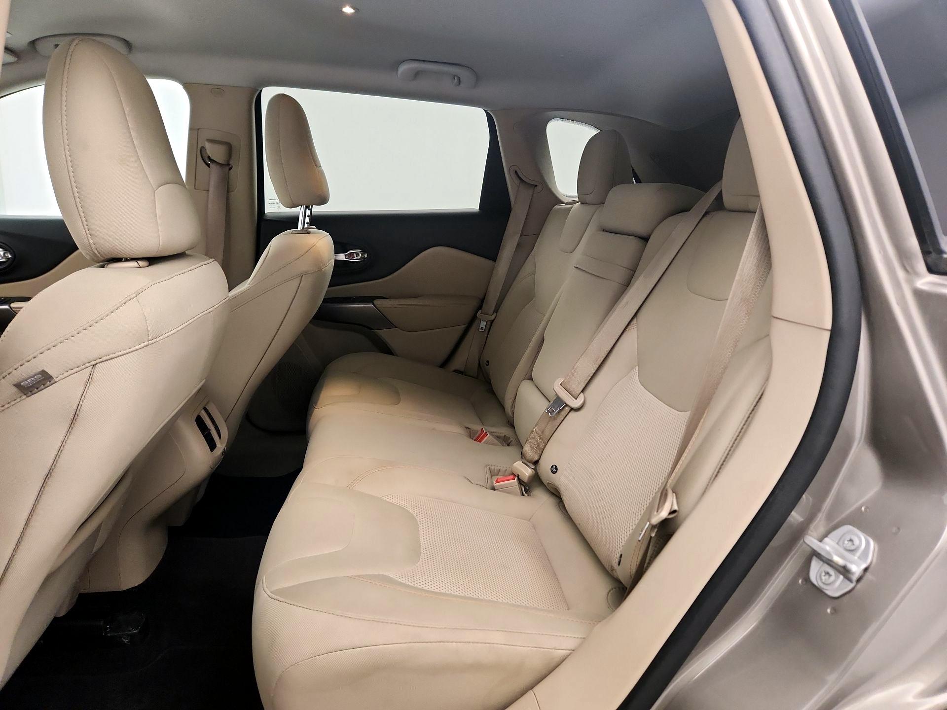 Thumbnail: 2019 Jeep Cherokee - 19