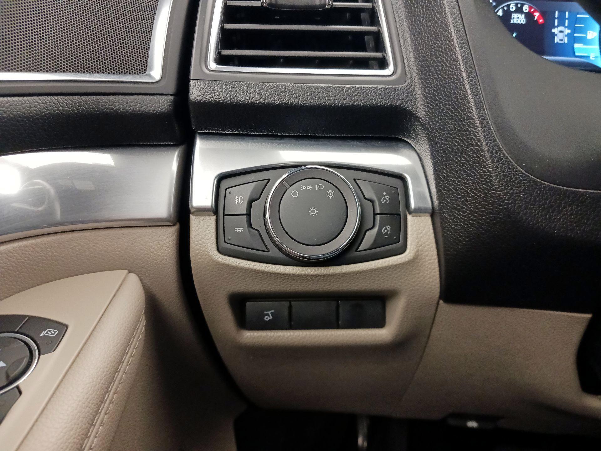 Thumbnail: 2019 Ford Explorer - 13