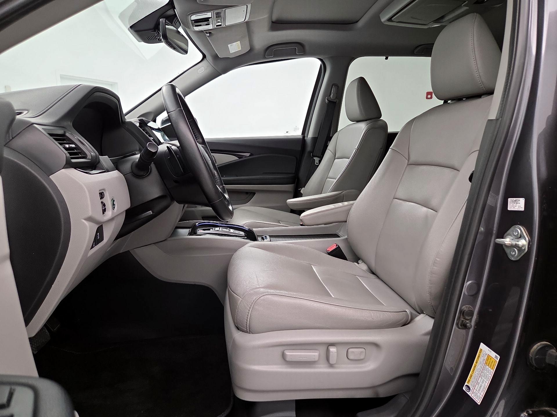 Thumbnail: 2019 Honda Pilot - 11