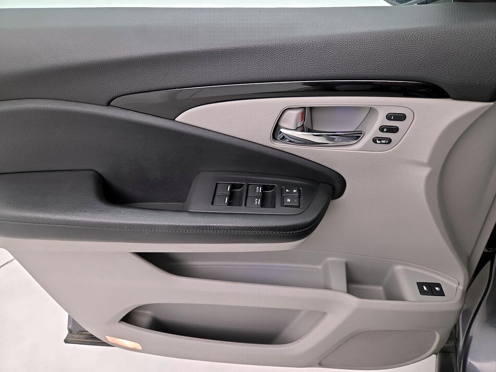 Thumbnail: 2019 Honda Pilot - 12