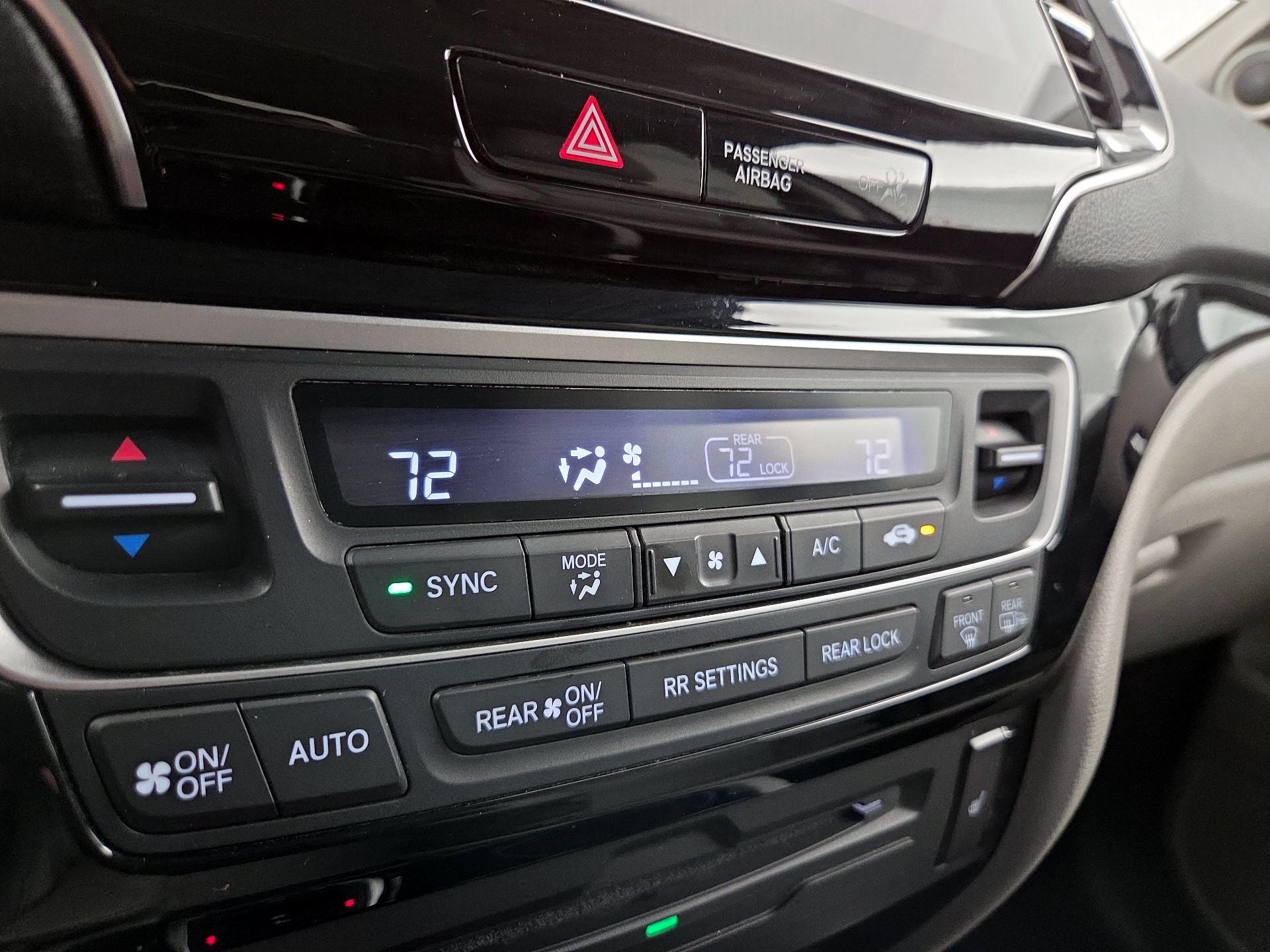 Thumbnail: 2019 Honda Pilot - 17