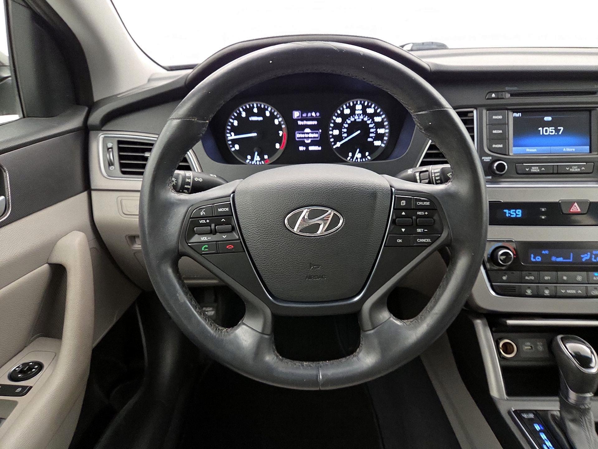 Thumbnail: 2015 Hyundai Sonata - 10