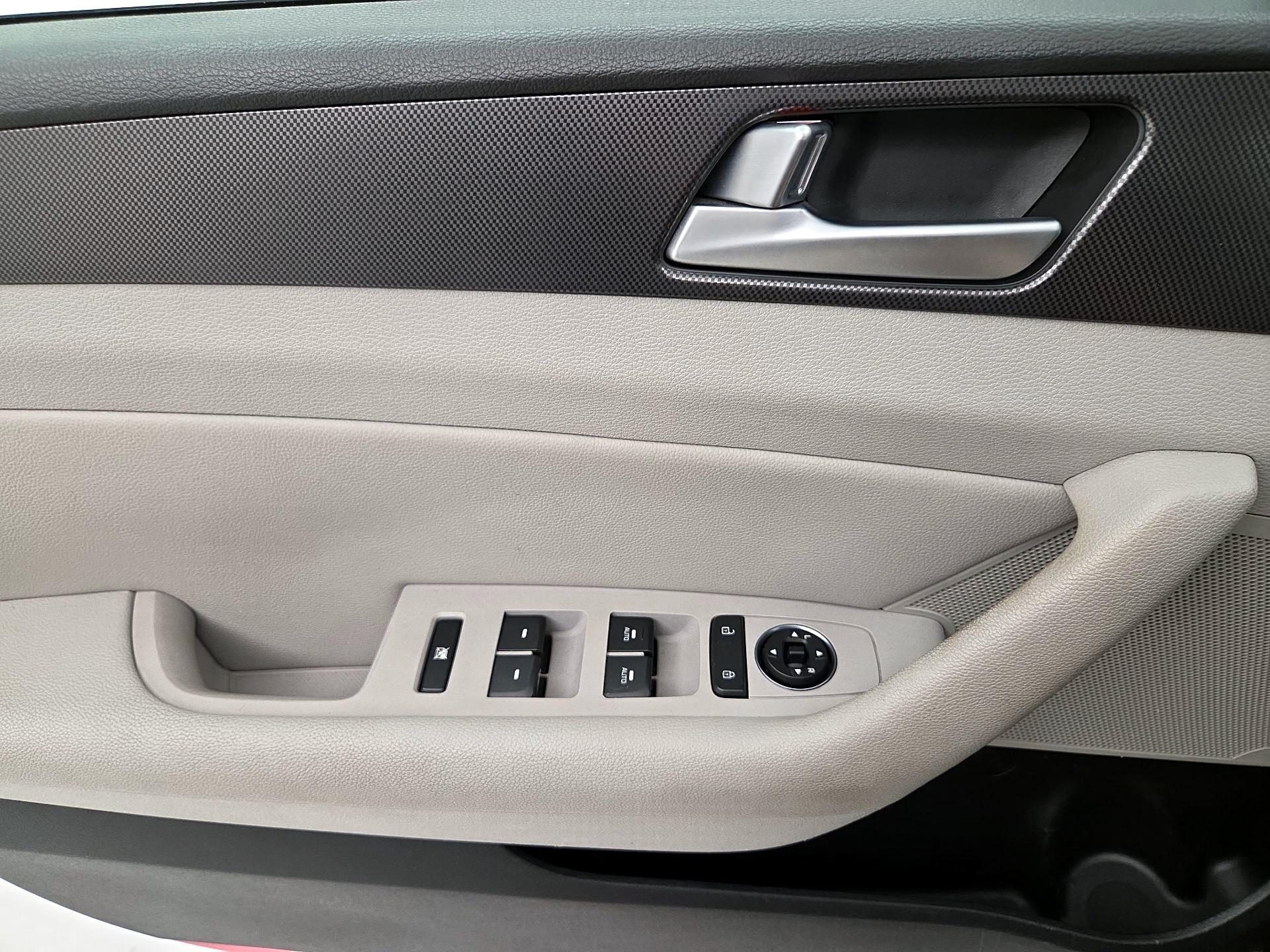 Thumbnail: 2015 Hyundai Sonata - 12