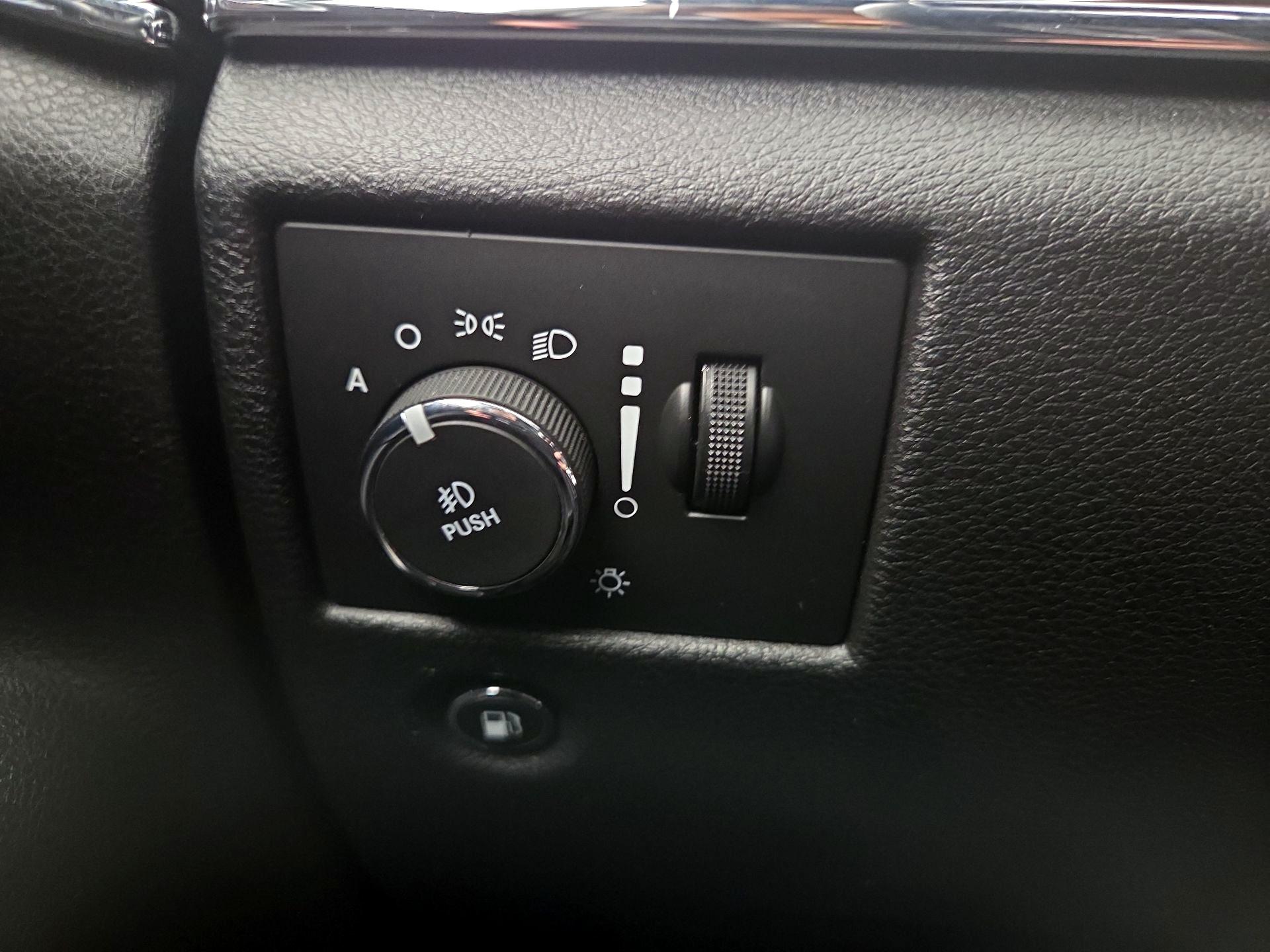 Thumbnail: 2016 Jeep Grand Cherokee - 13