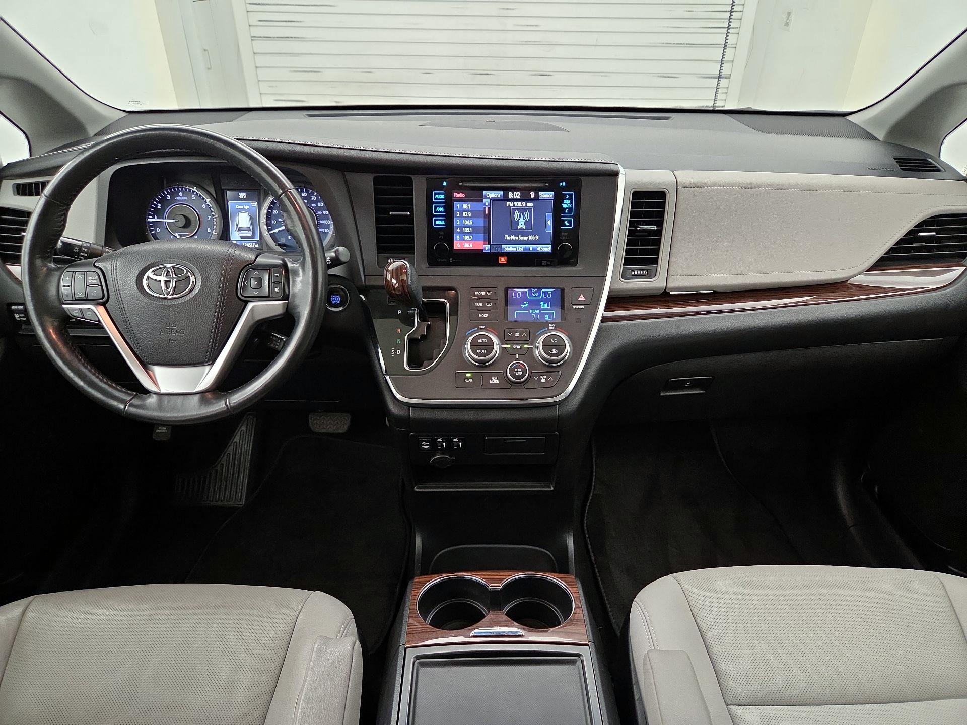 Thumbnail: 2015 Toyota Sienna - 9