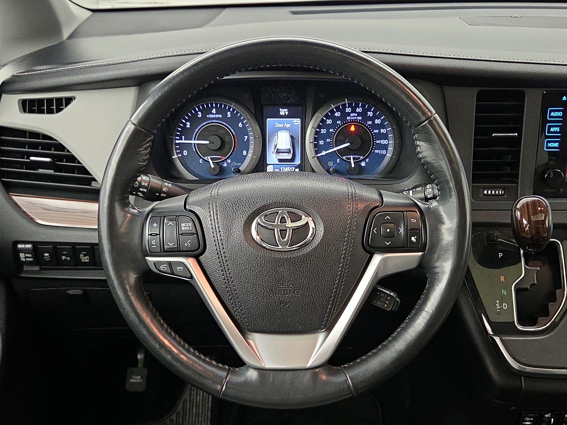 Thumbnail: 2015 Toyota Sienna - 10