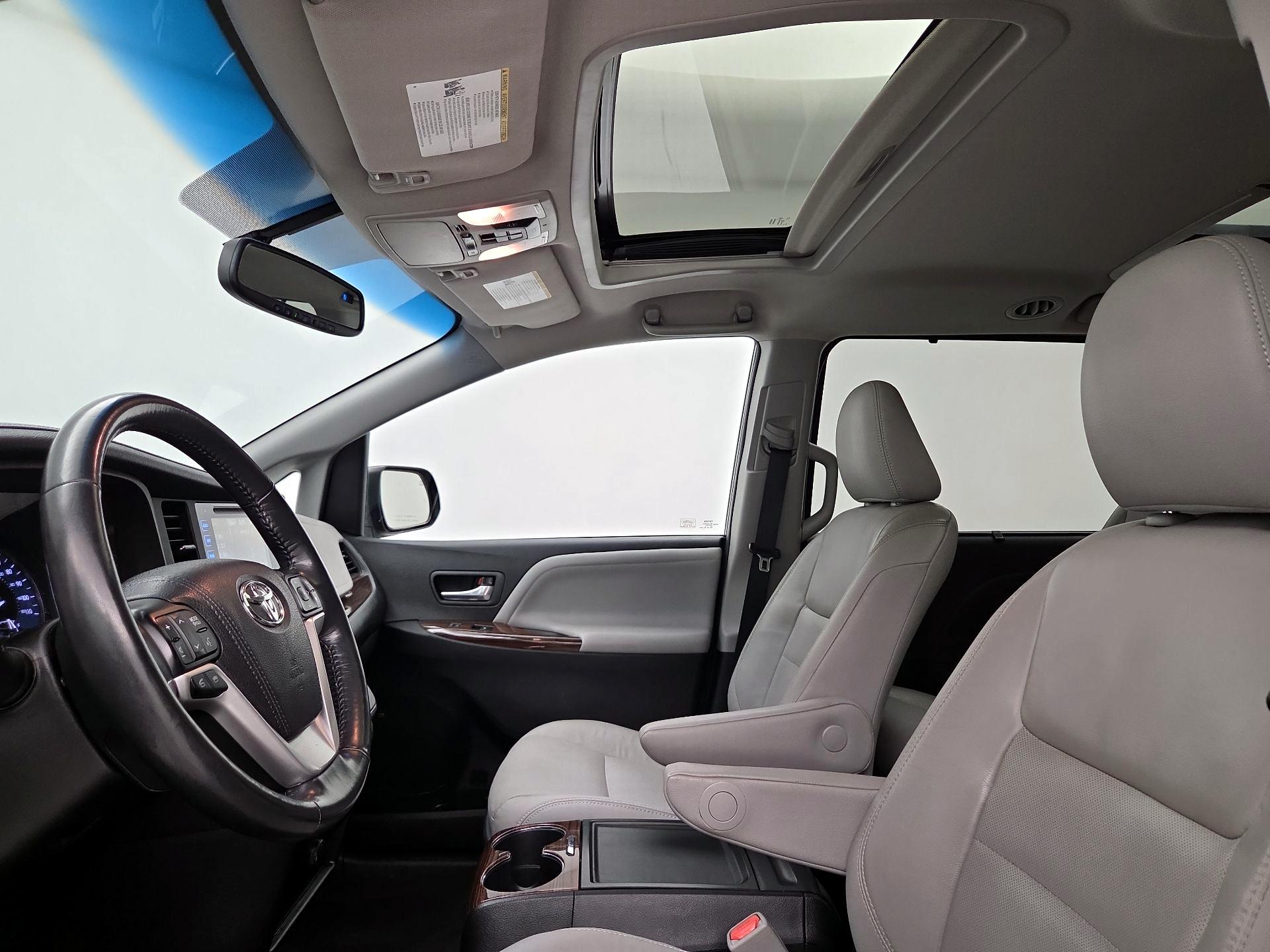 Thumbnail: 2015 Toyota Sienna - 18