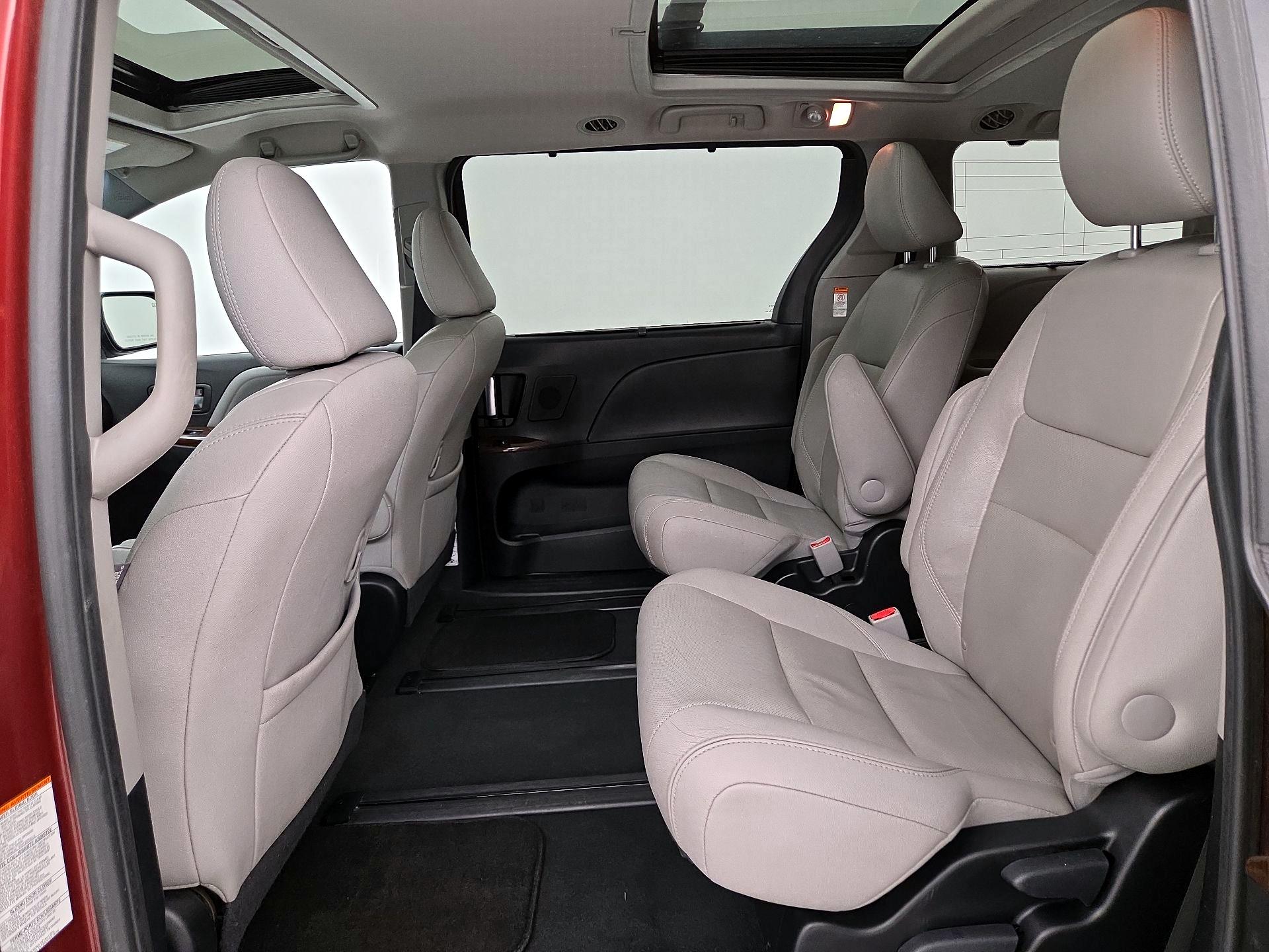 Thumbnail: 2015 Toyota Sienna - 19