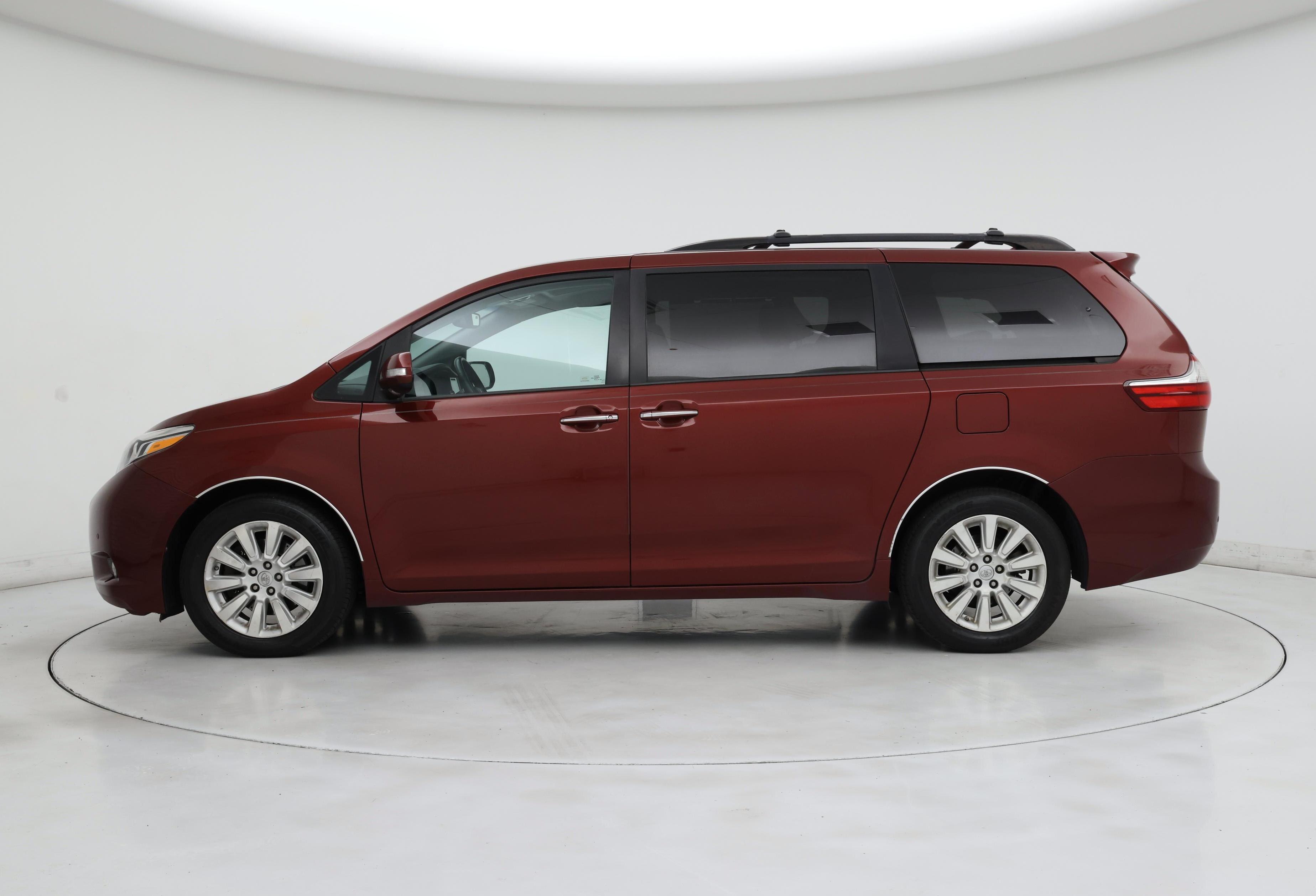 Thumbnail: 2015 Toyota Sienna - 3