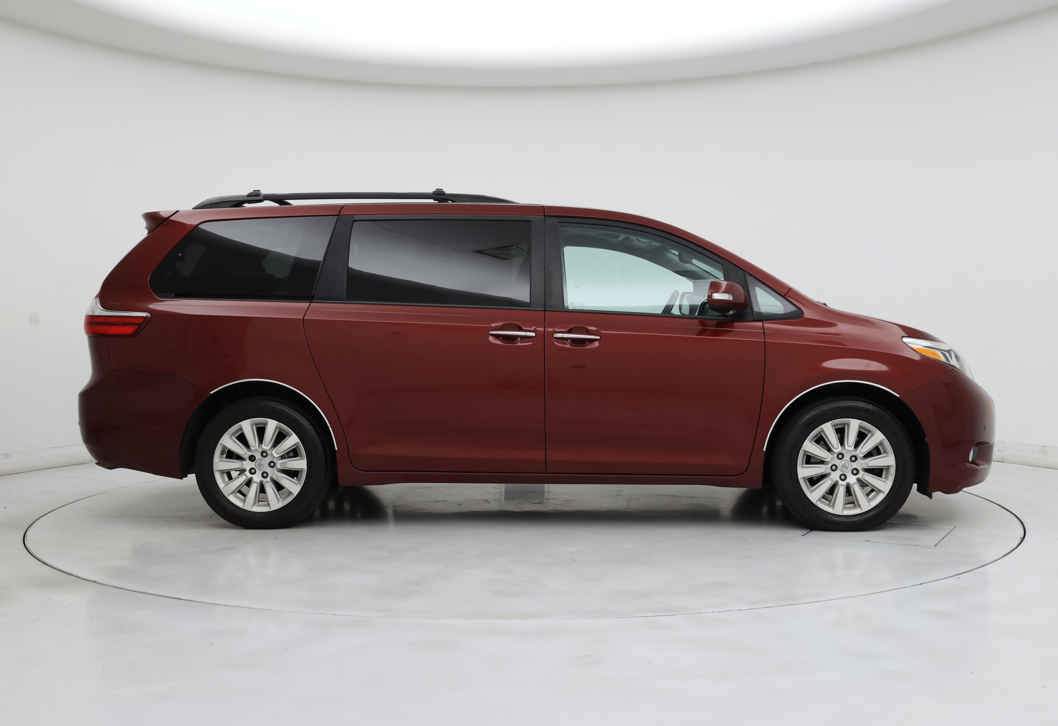 Thumbnail: 2015 Toyota Sienna - 7