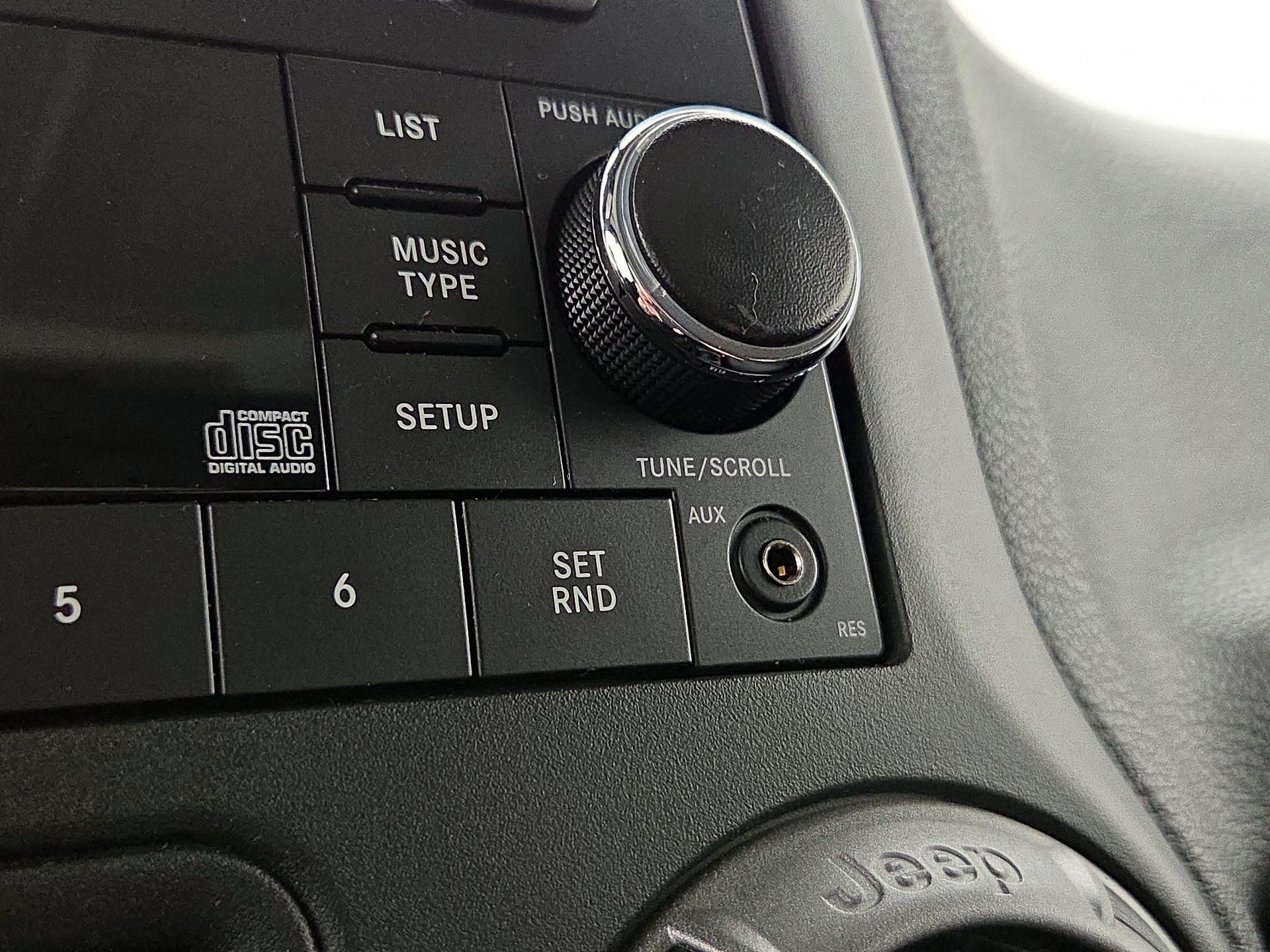 Thumbnail: 2015 Jeep Wrangler - 16