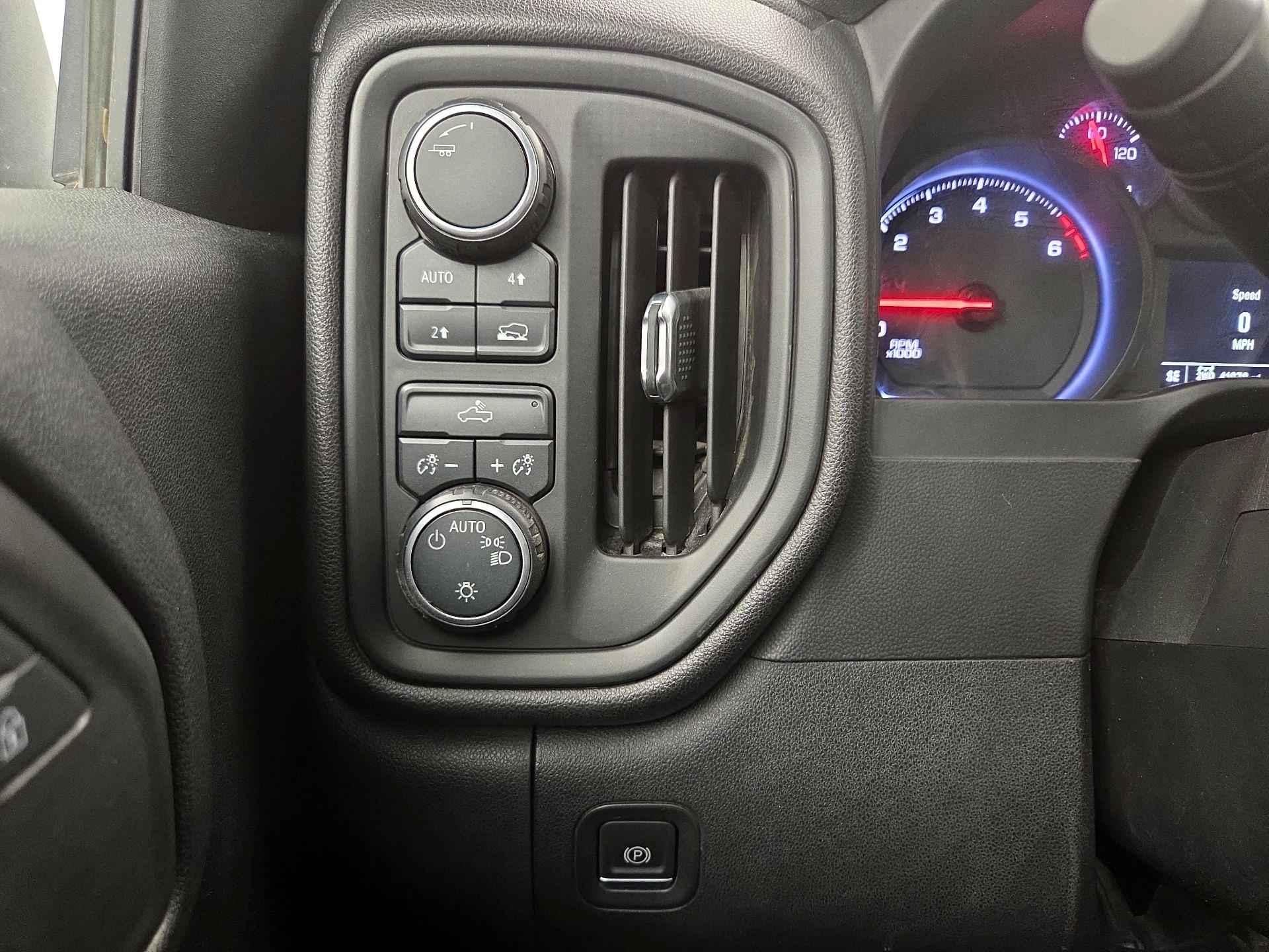 Thumbnail: 2020 Chevrolet Silverado 1500 - 13