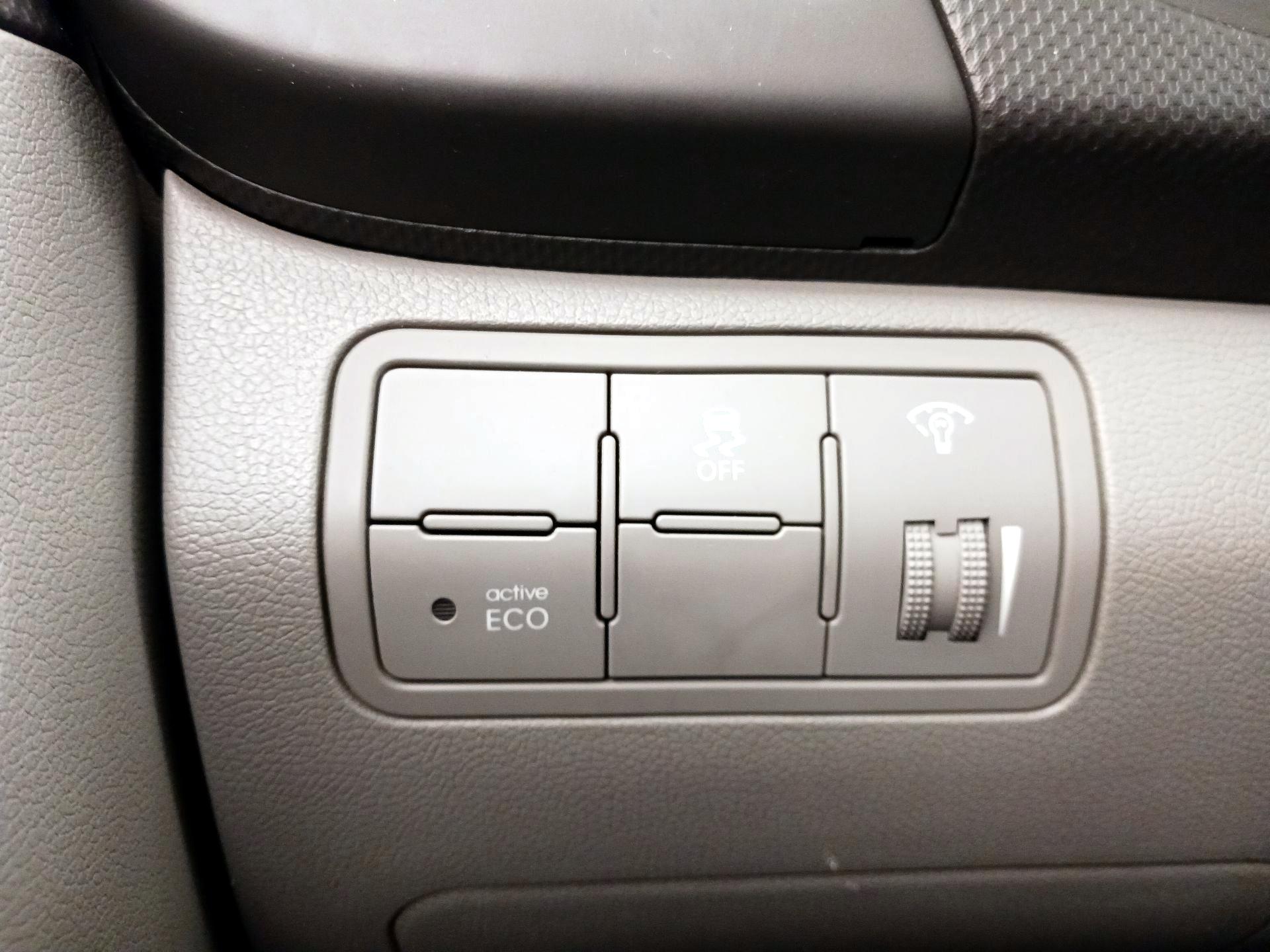 Thumbnail: 2015 Hyundai Accent - 13