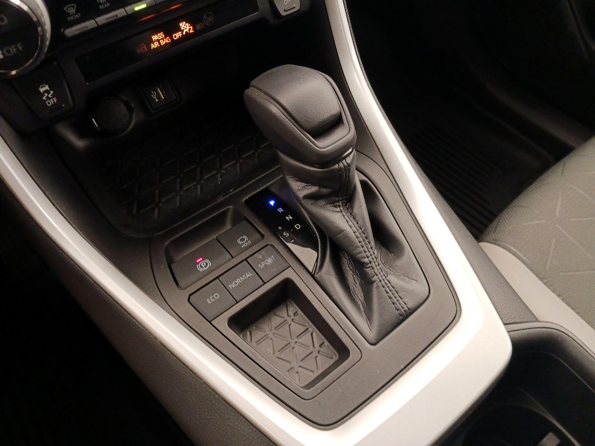 Thumbnail: 2023 Toyota RAV4 - 17