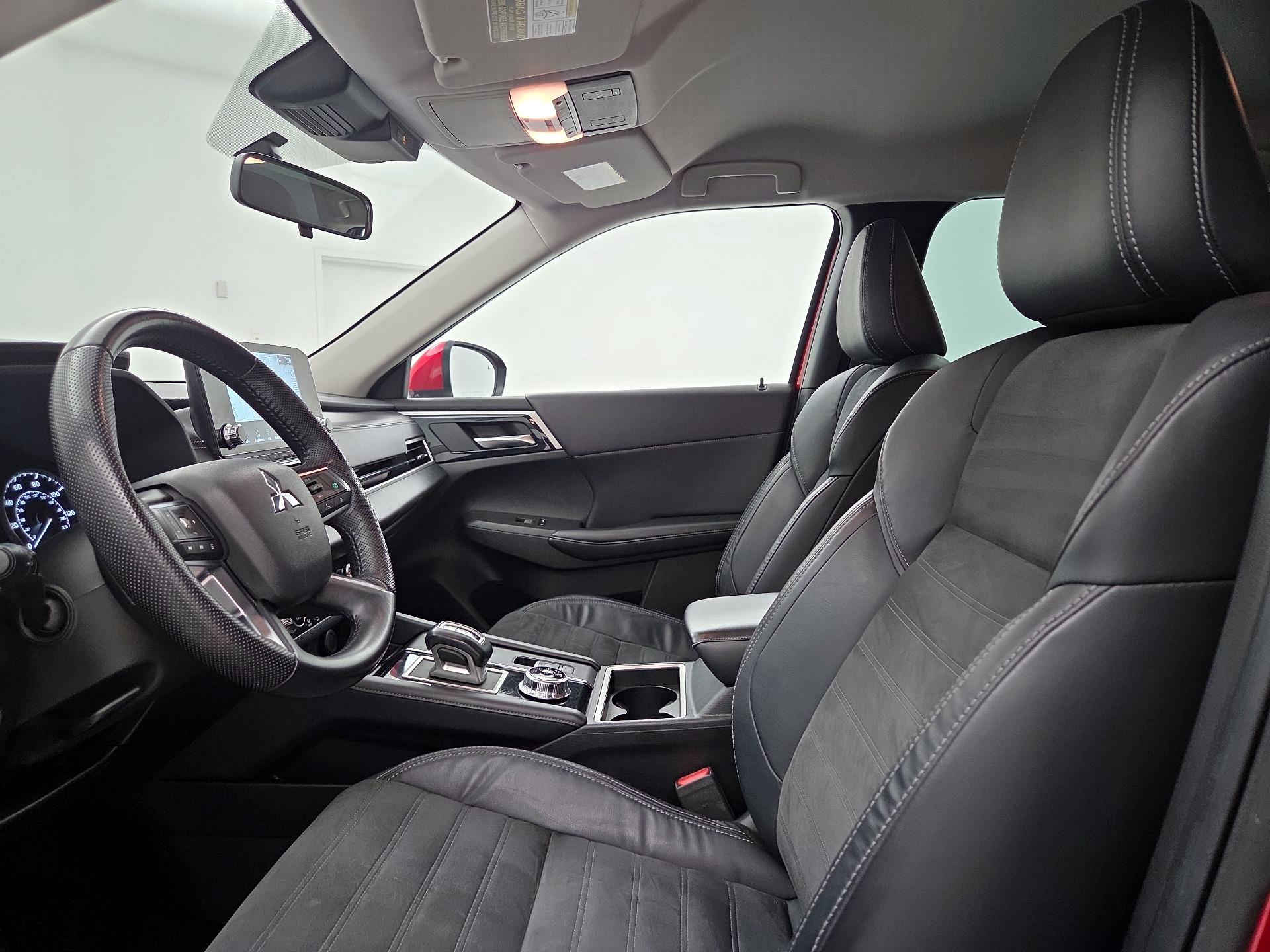 Thumbnail: 2022 Mitsubishi Outlander - 11