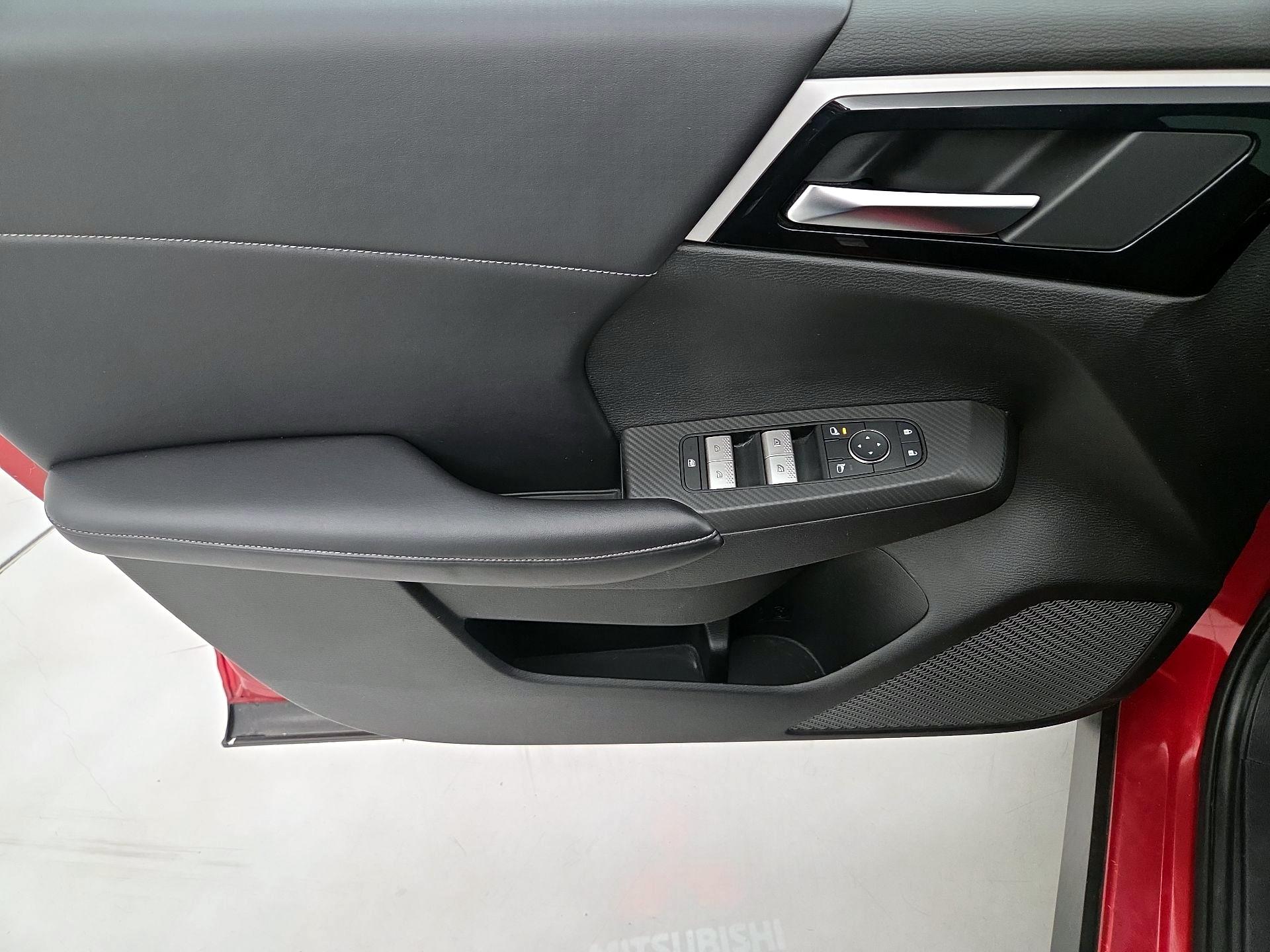 Thumbnail: 2022 Mitsubishi Outlander - 12