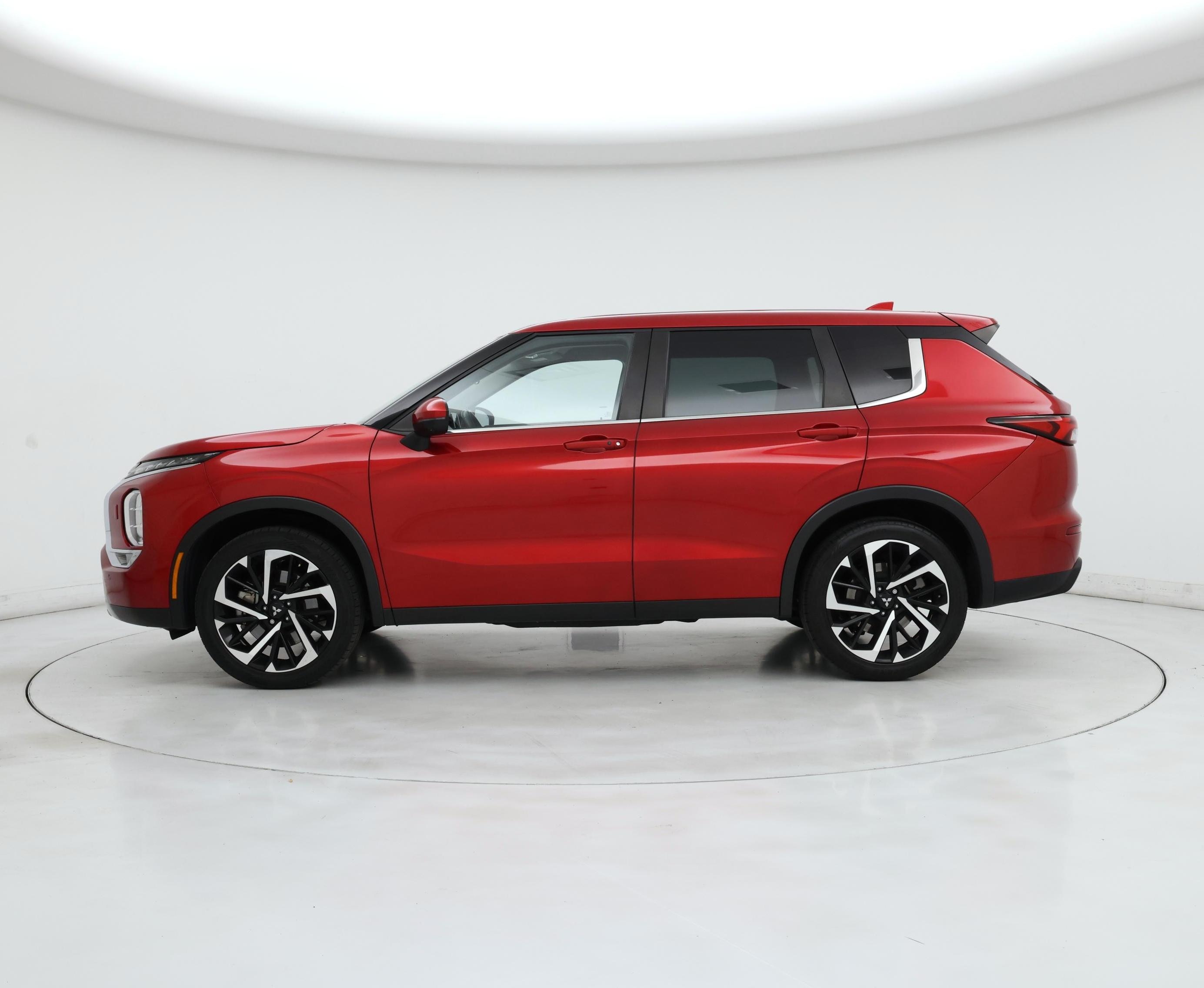 Thumbnail: 2022 Mitsubishi Outlander - 3