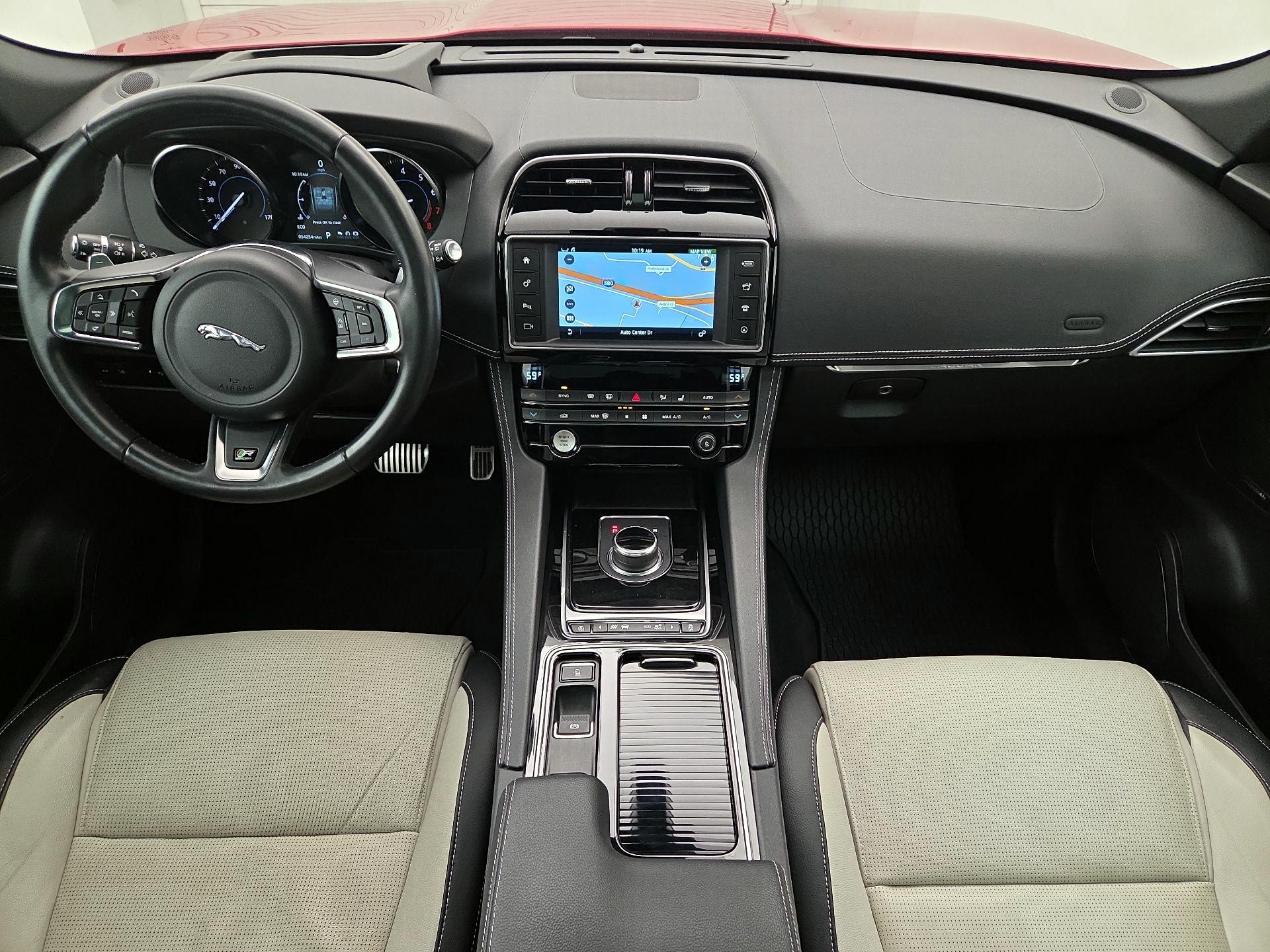 Thumbnail: 2018 Jaguar F-Pace - 9