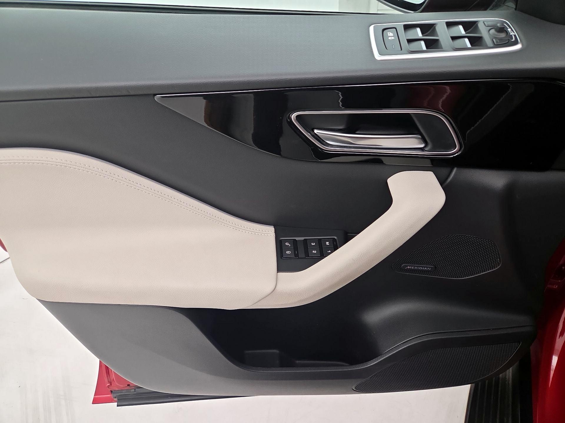 Thumbnail: 2018 Jaguar F-Pace - 12