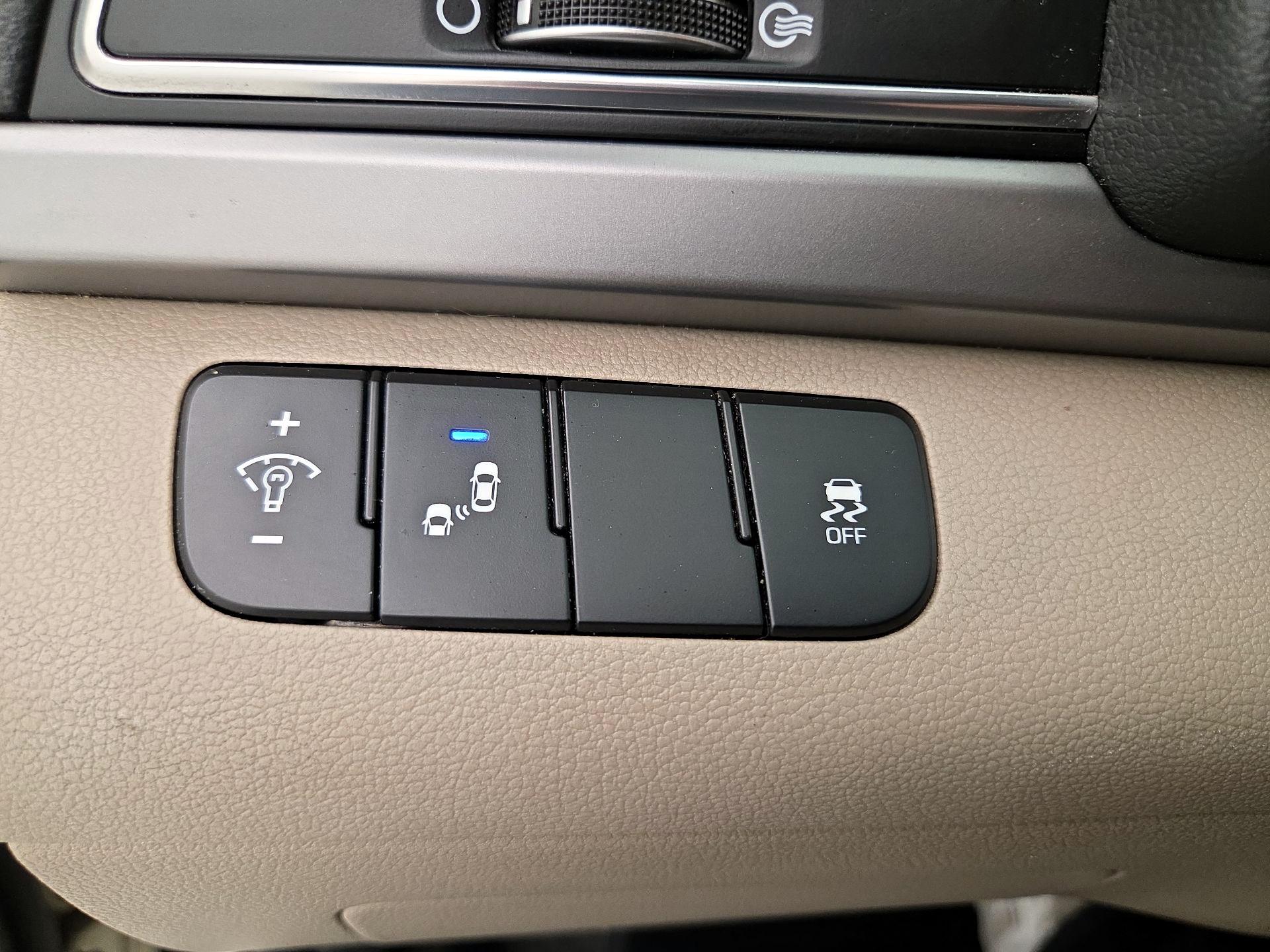 Thumbnail: 2017 Hyundai Elantra - 13