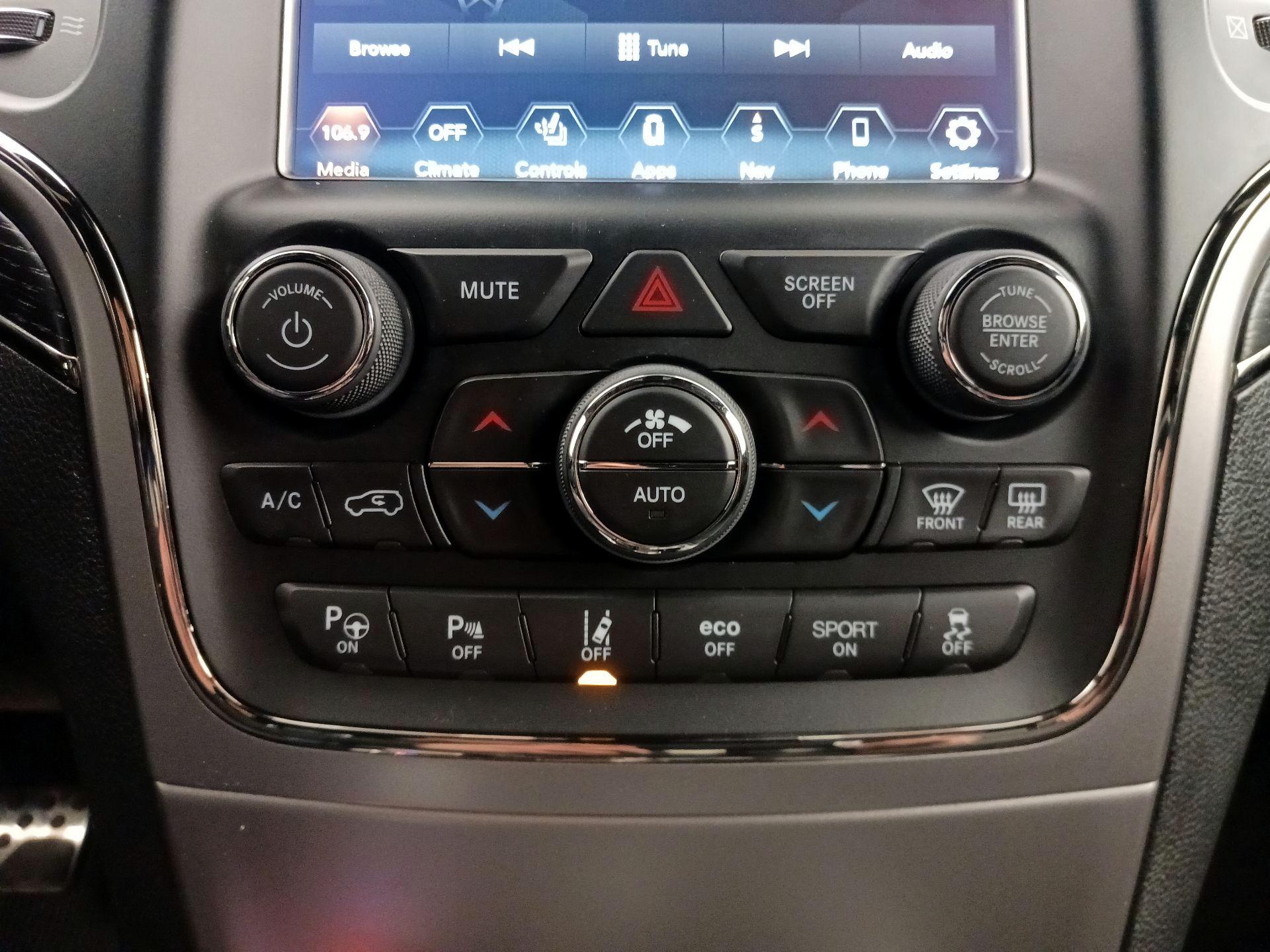 Thumbnail: 2018 Jeep Grand Cherokee - 17