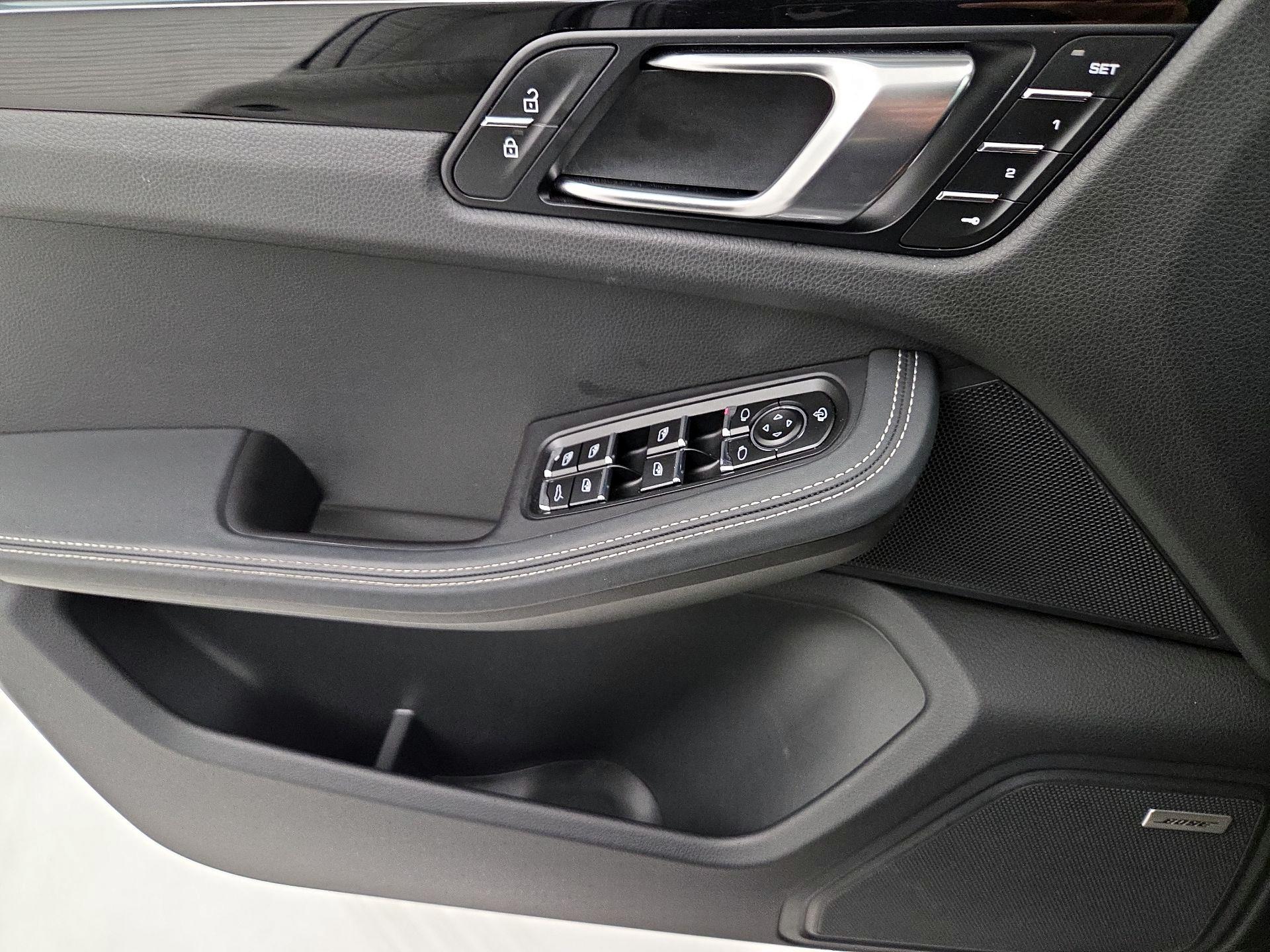 Thumbnail: 2022 Porsche Macan - 12