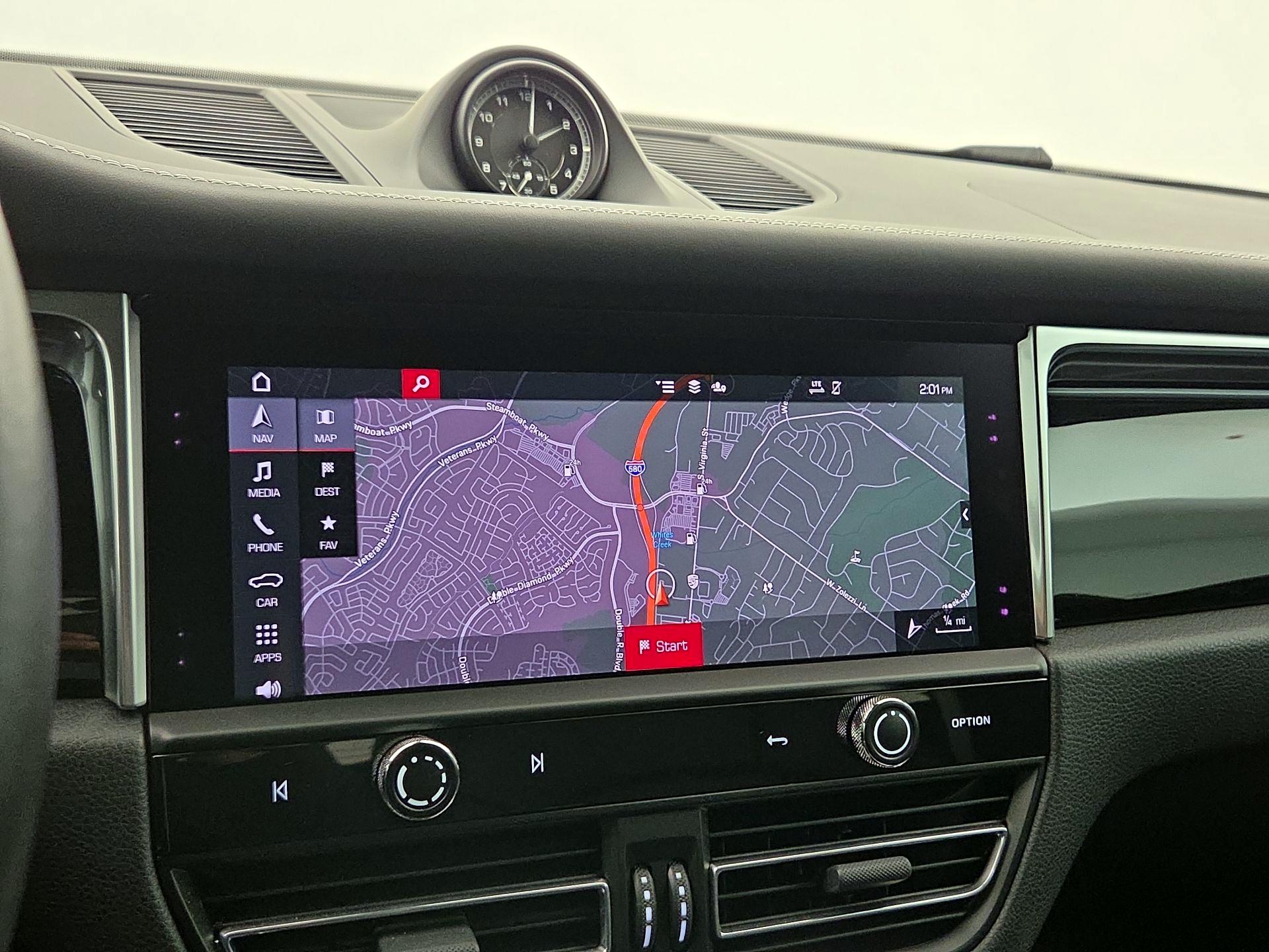 Thumbnail: 2022 Porsche Macan - 14