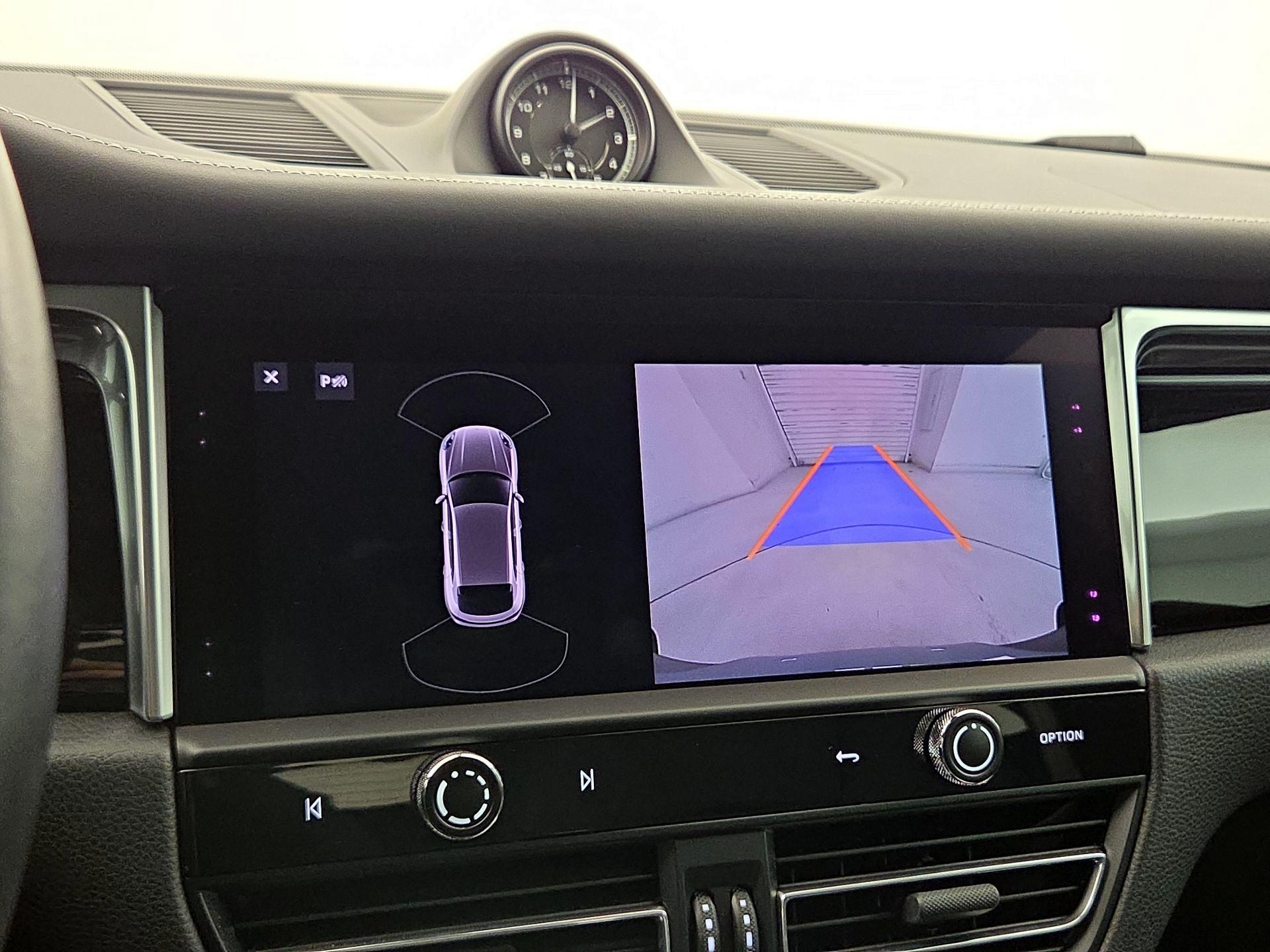 Thumbnail: 2022 Porsche Macan - 15