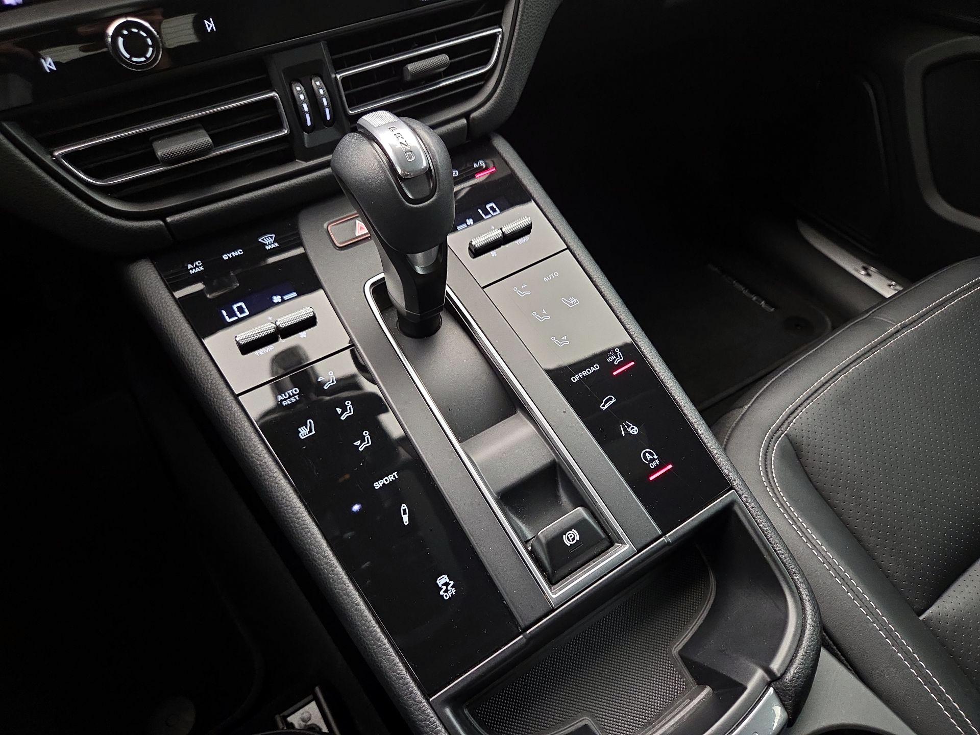 Thumbnail: 2022 Porsche Macan - 18