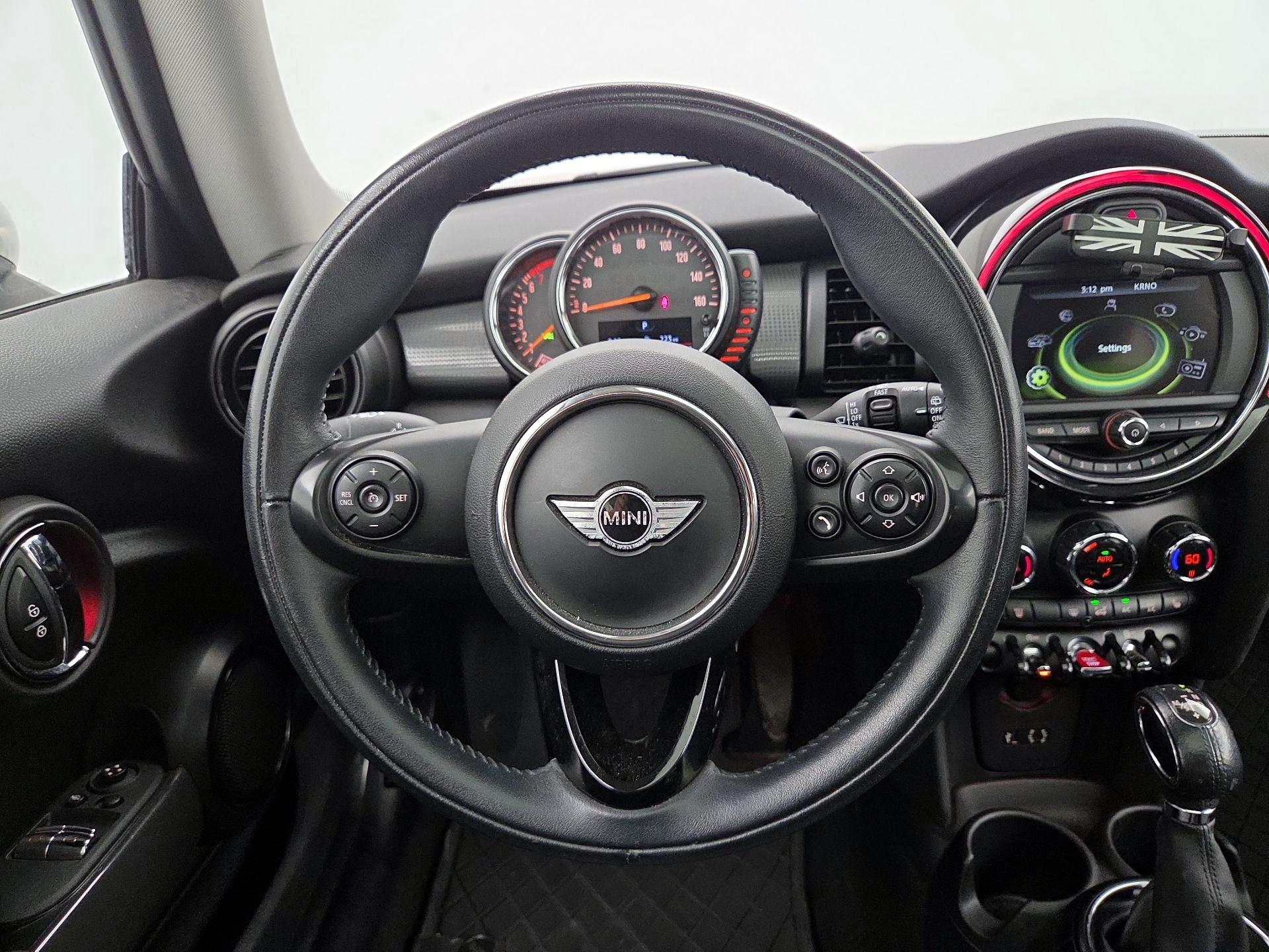 Thumbnail: 2016 MINI Cooper Hardtop - 10