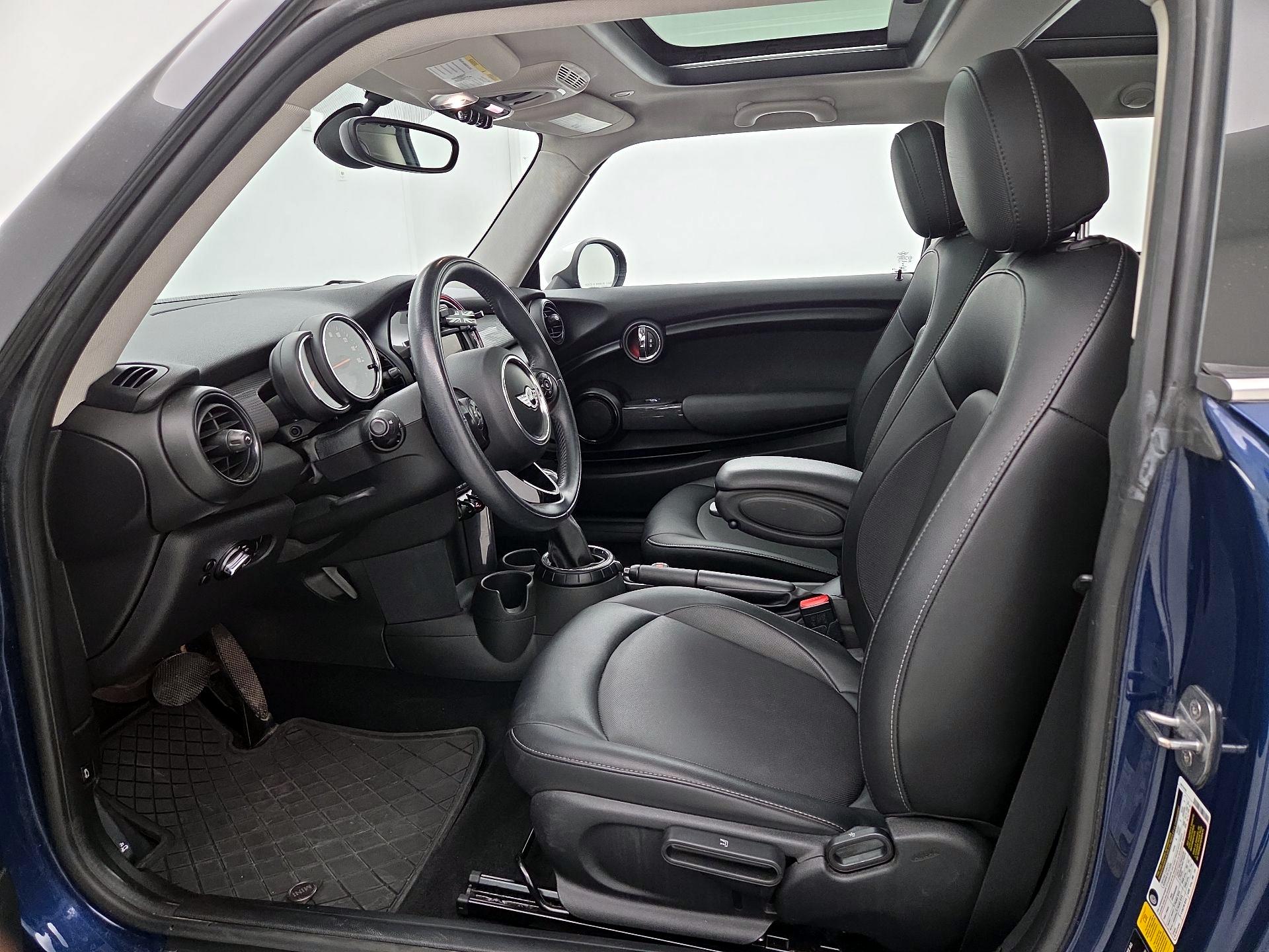 Thumbnail: 2016 MINI Cooper Hardtop - 11