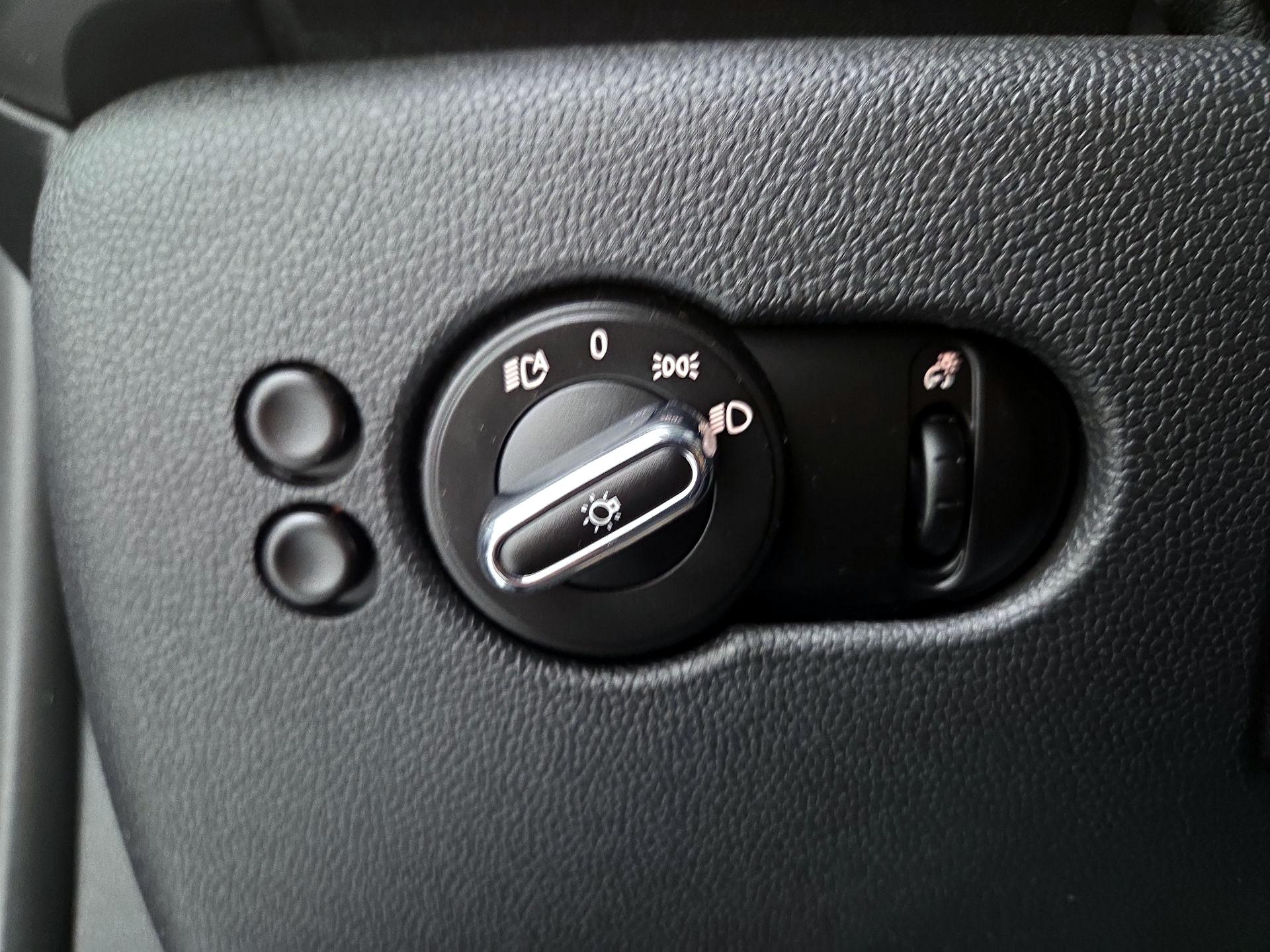 Thumbnail: 2016 MINI Cooper Hardtop - 13