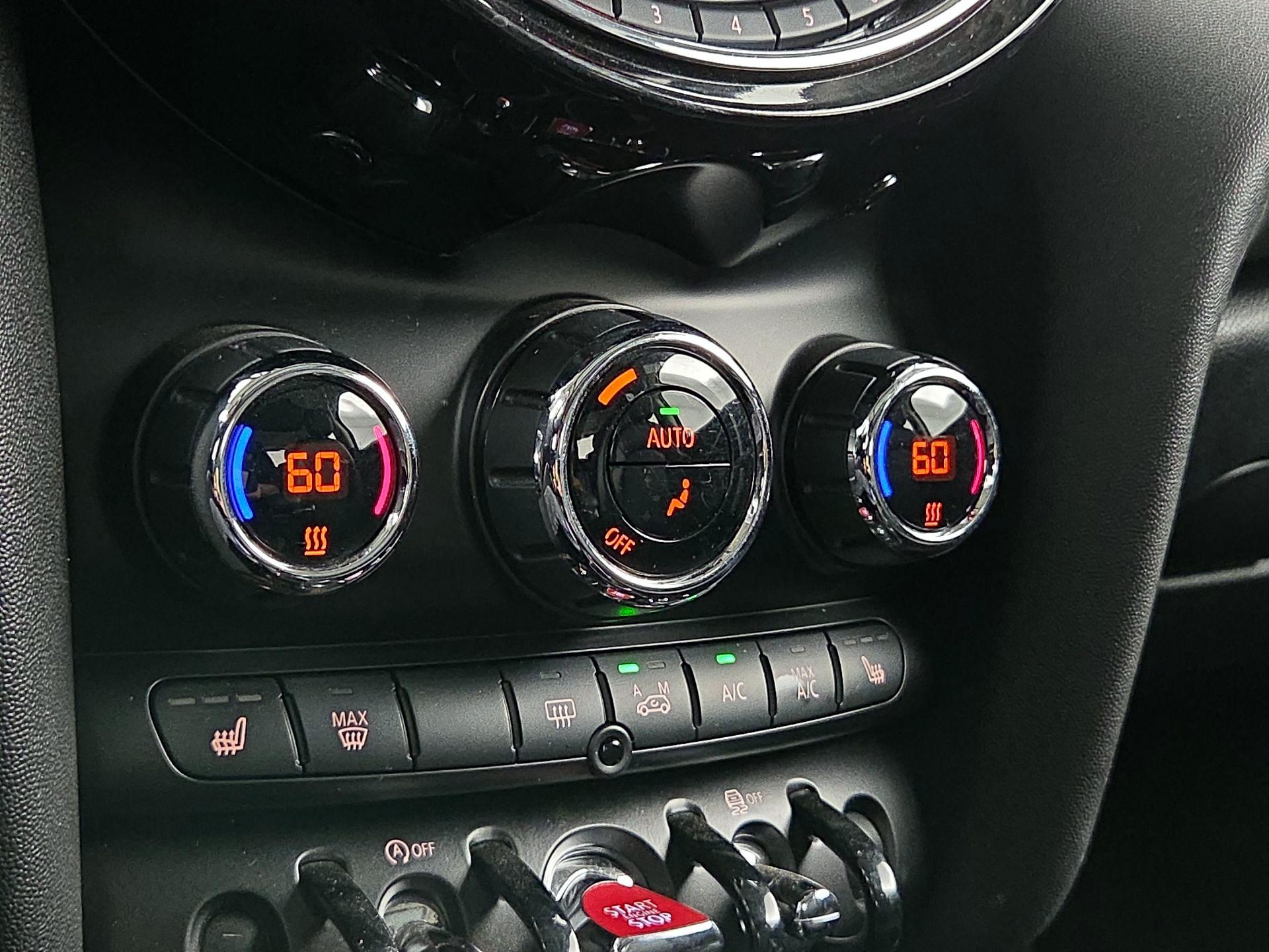 Thumbnail: 2016 MINI Cooper Hardtop - 15