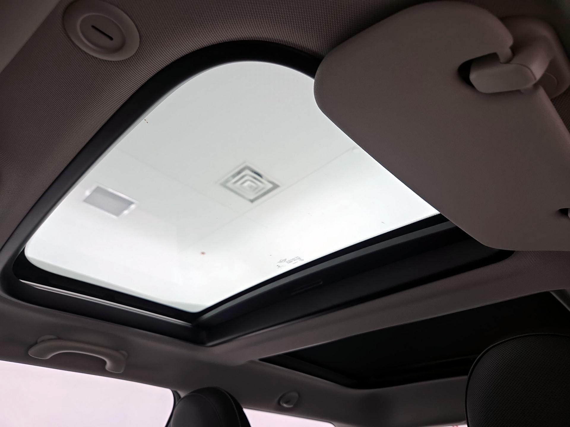 Thumbnail: 2016 MINI Cooper Hardtop - 18