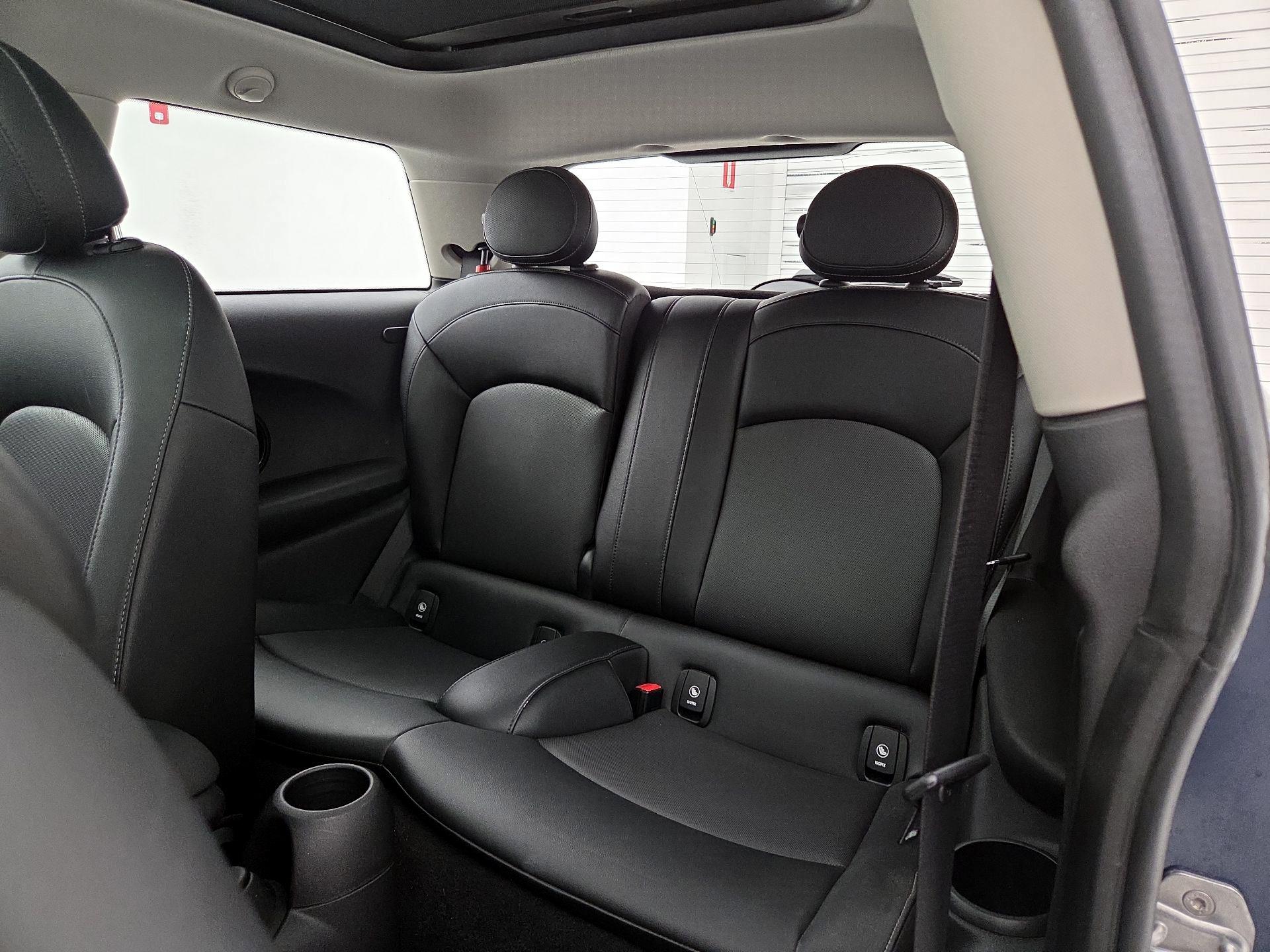 Thumbnail: 2016 MINI Cooper Hardtop - 19