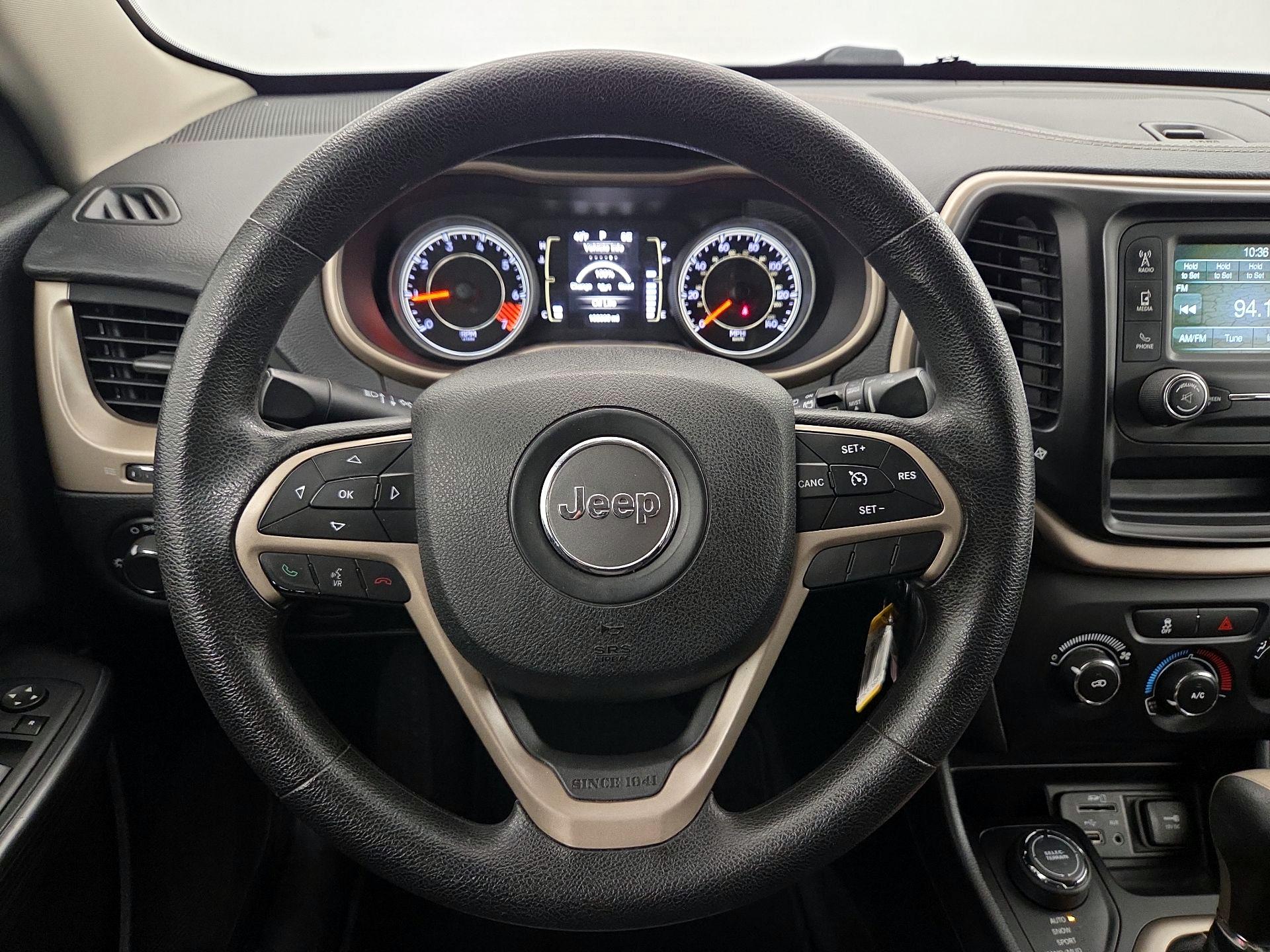 Thumbnail: 2015 Jeep Cherokee - 10