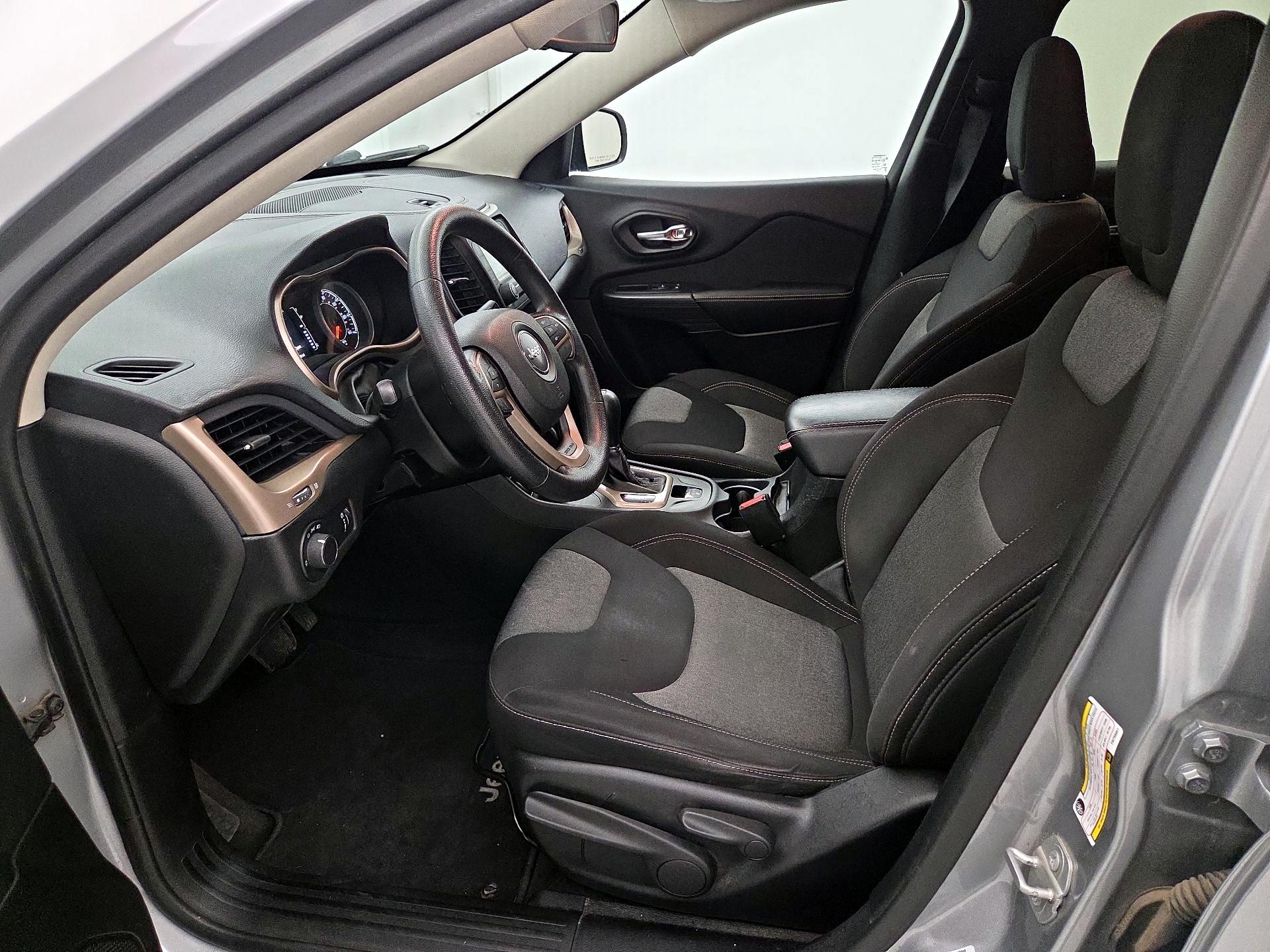 Thumbnail: 2015 Jeep Cherokee - 11