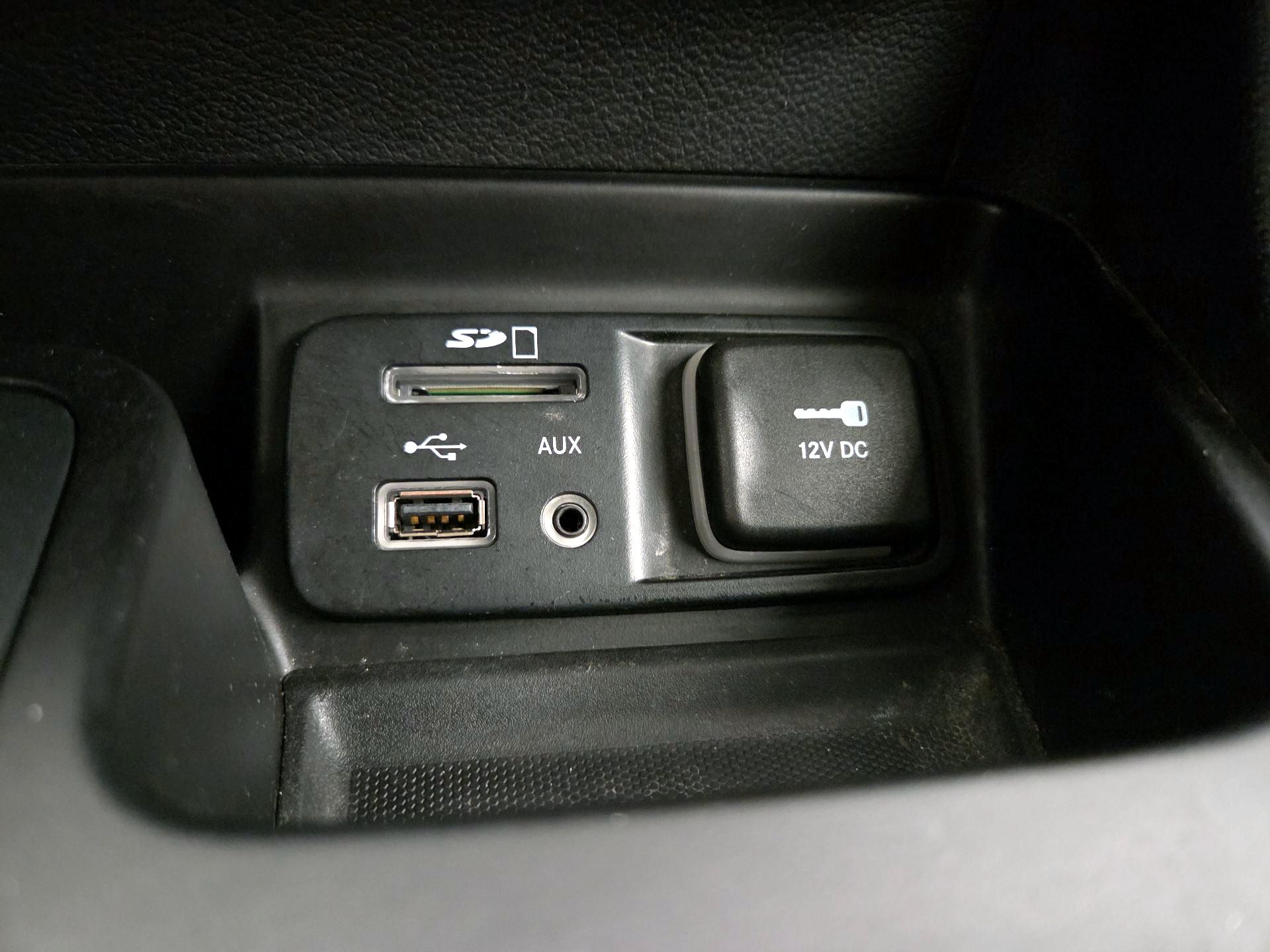 Thumbnail: 2015 Jeep Cherokee - 17