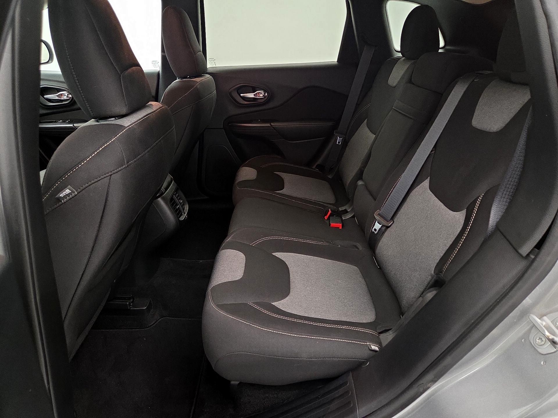 Thumbnail: 2015 Jeep Cherokee - 18