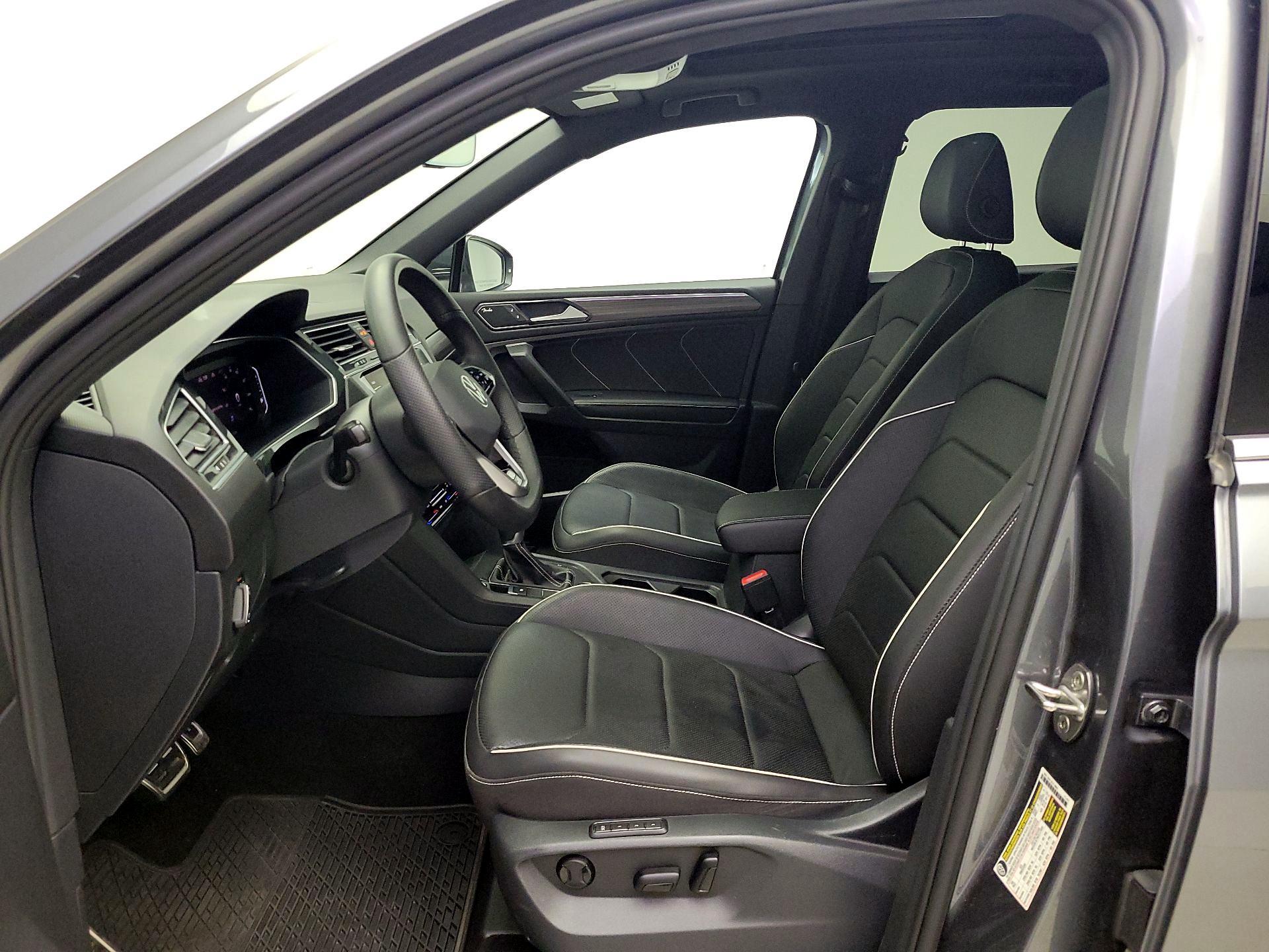 Thumbnail: 2022 Volkswagen Tiguan - 11