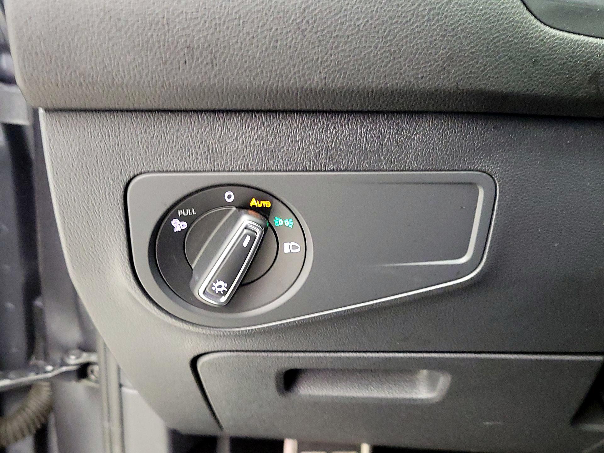 Thumbnail: 2022 Volkswagen Tiguan - 13