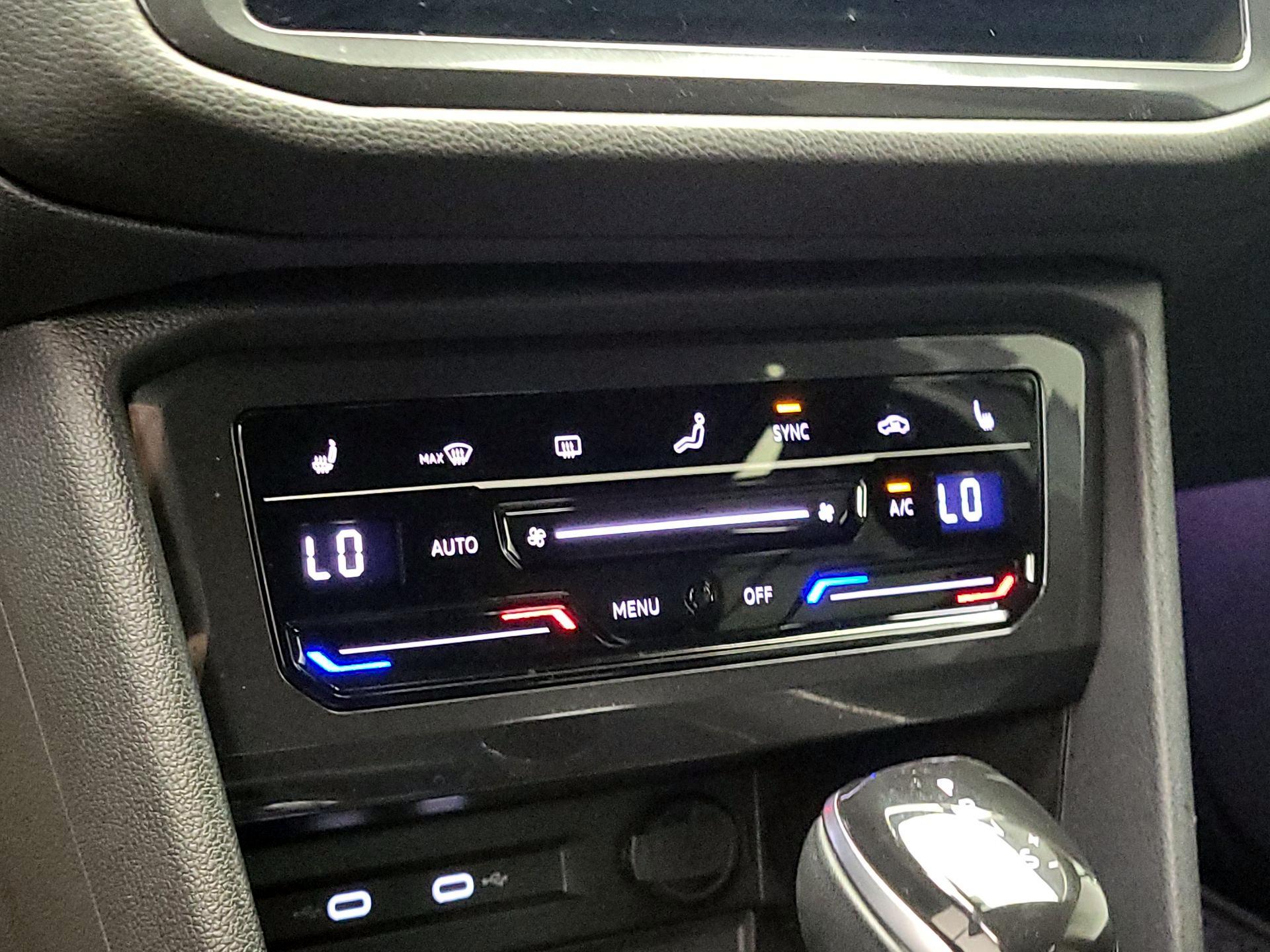 Thumbnail: 2022 Volkswagen Tiguan - 17