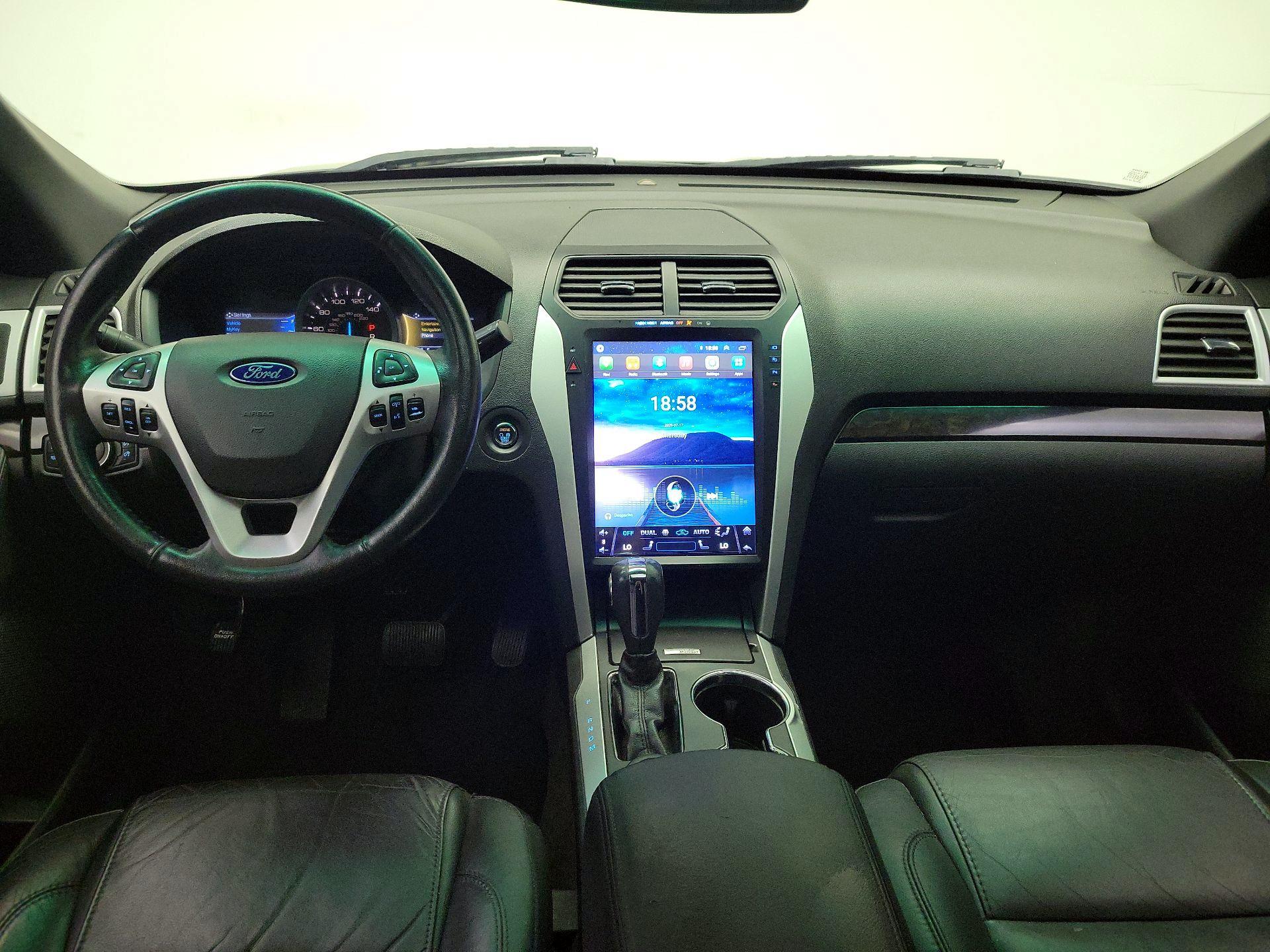 Thumbnail: 2015 Ford Explorer - 9