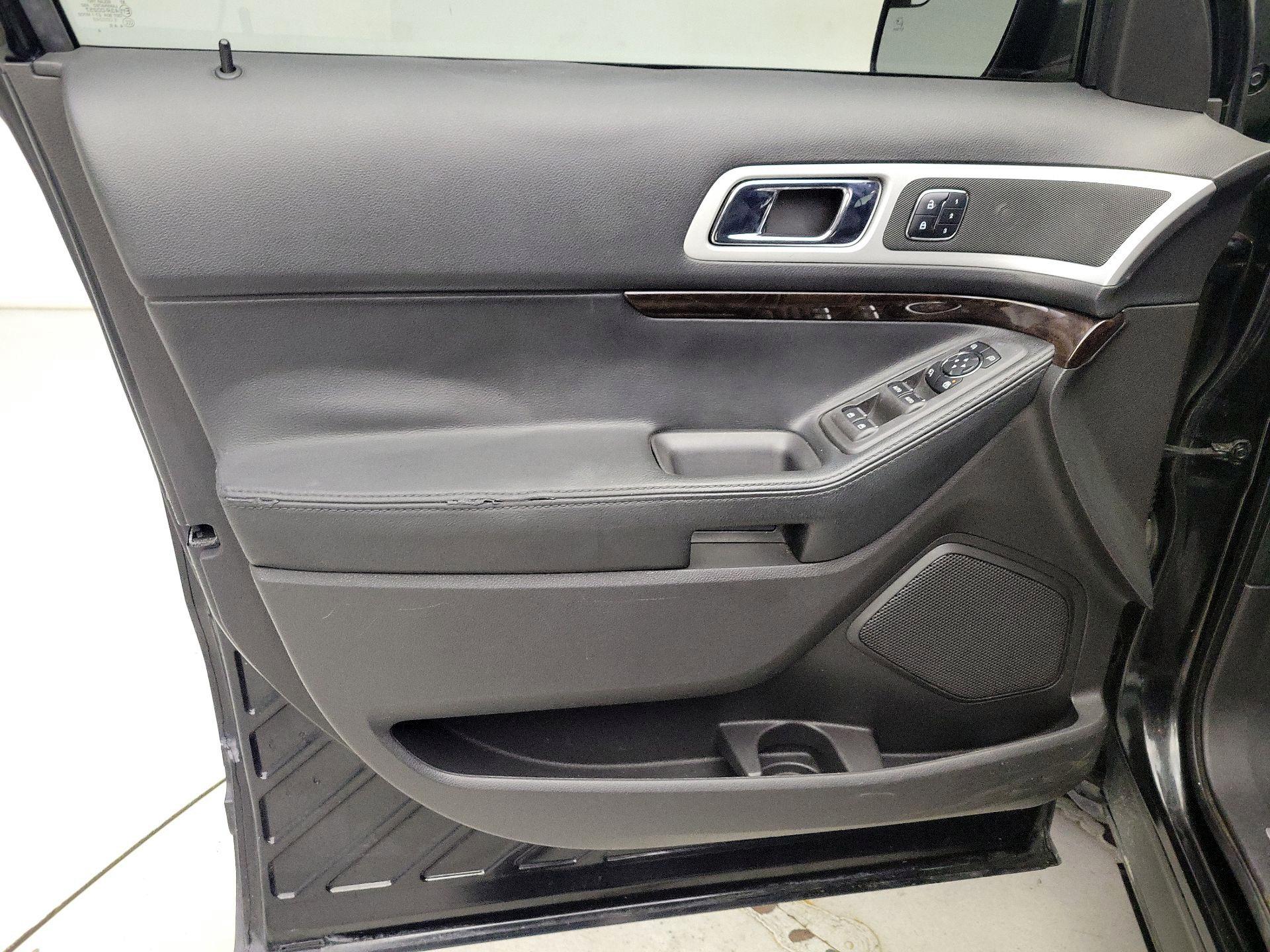 Thumbnail: 2015 Ford Explorer - 12