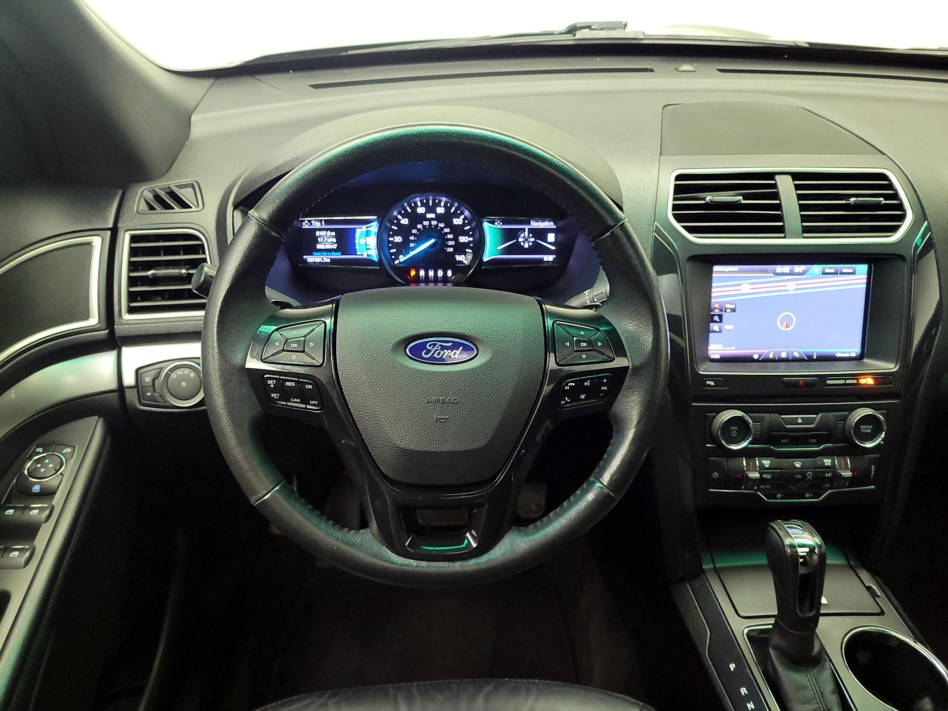 Thumbnail: 2016 Ford Explorer - 10