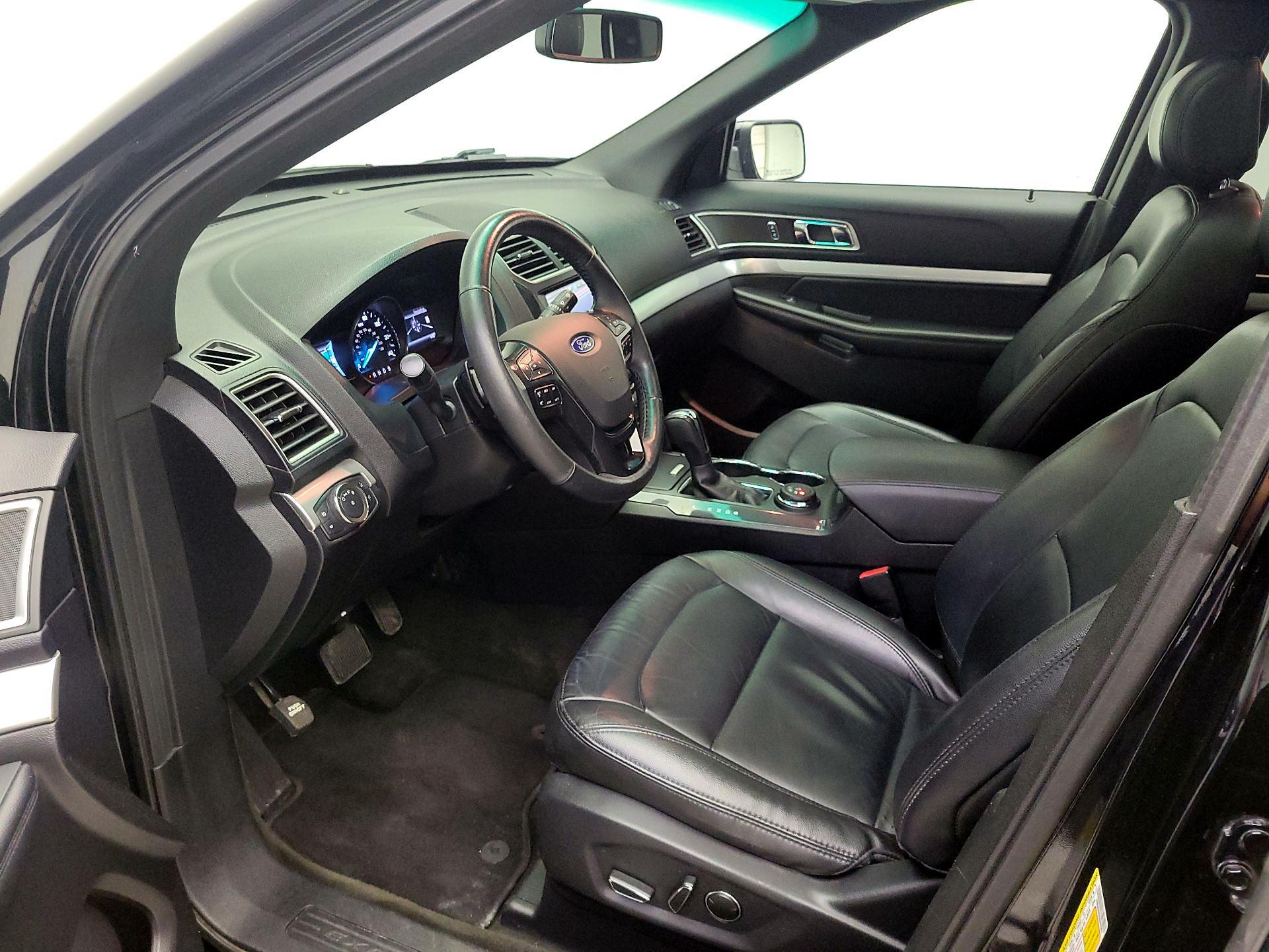 Thumbnail: 2016 Ford Explorer - 11