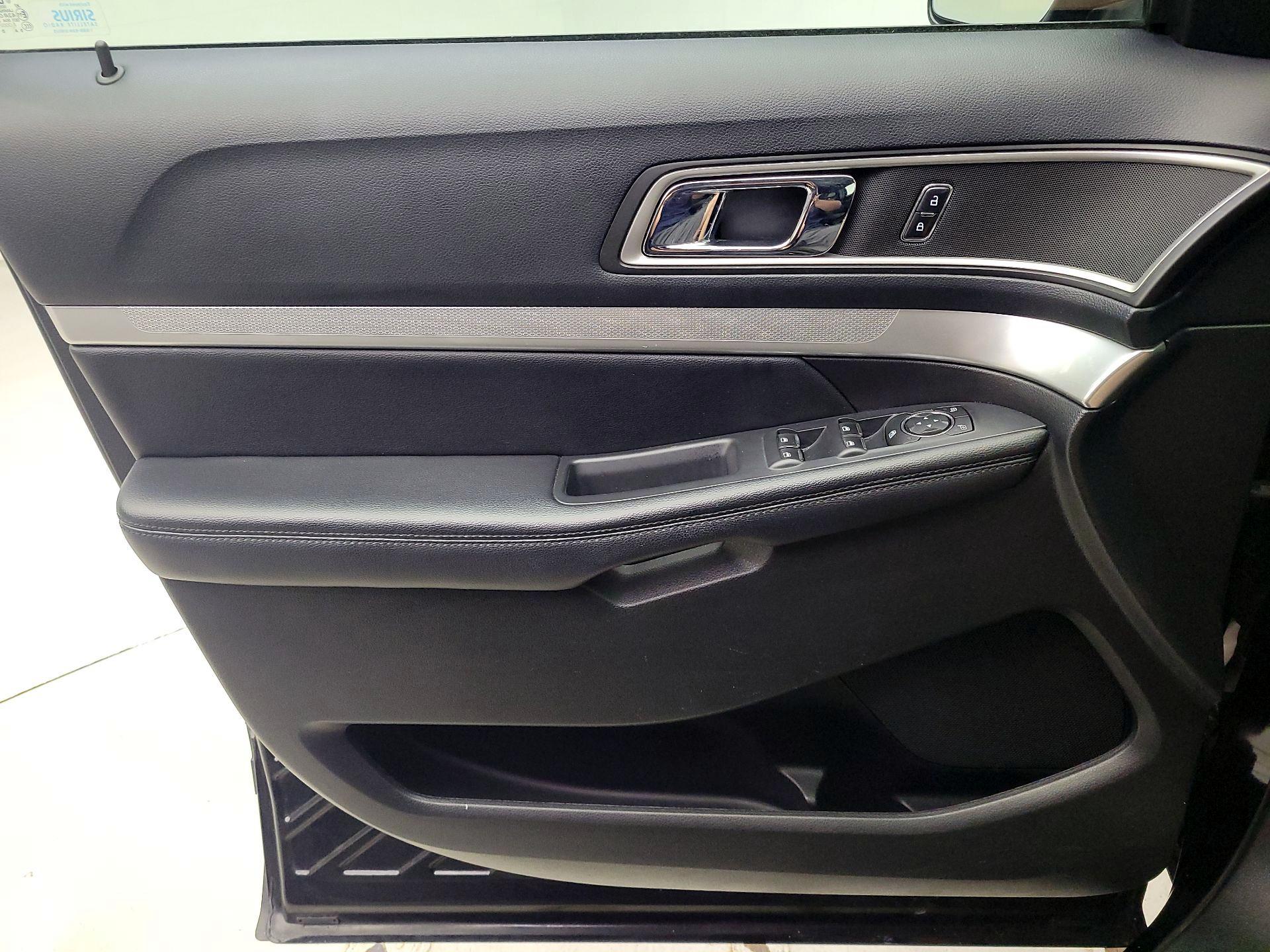 Thumbnail: 2016 Ford Explorer - 12