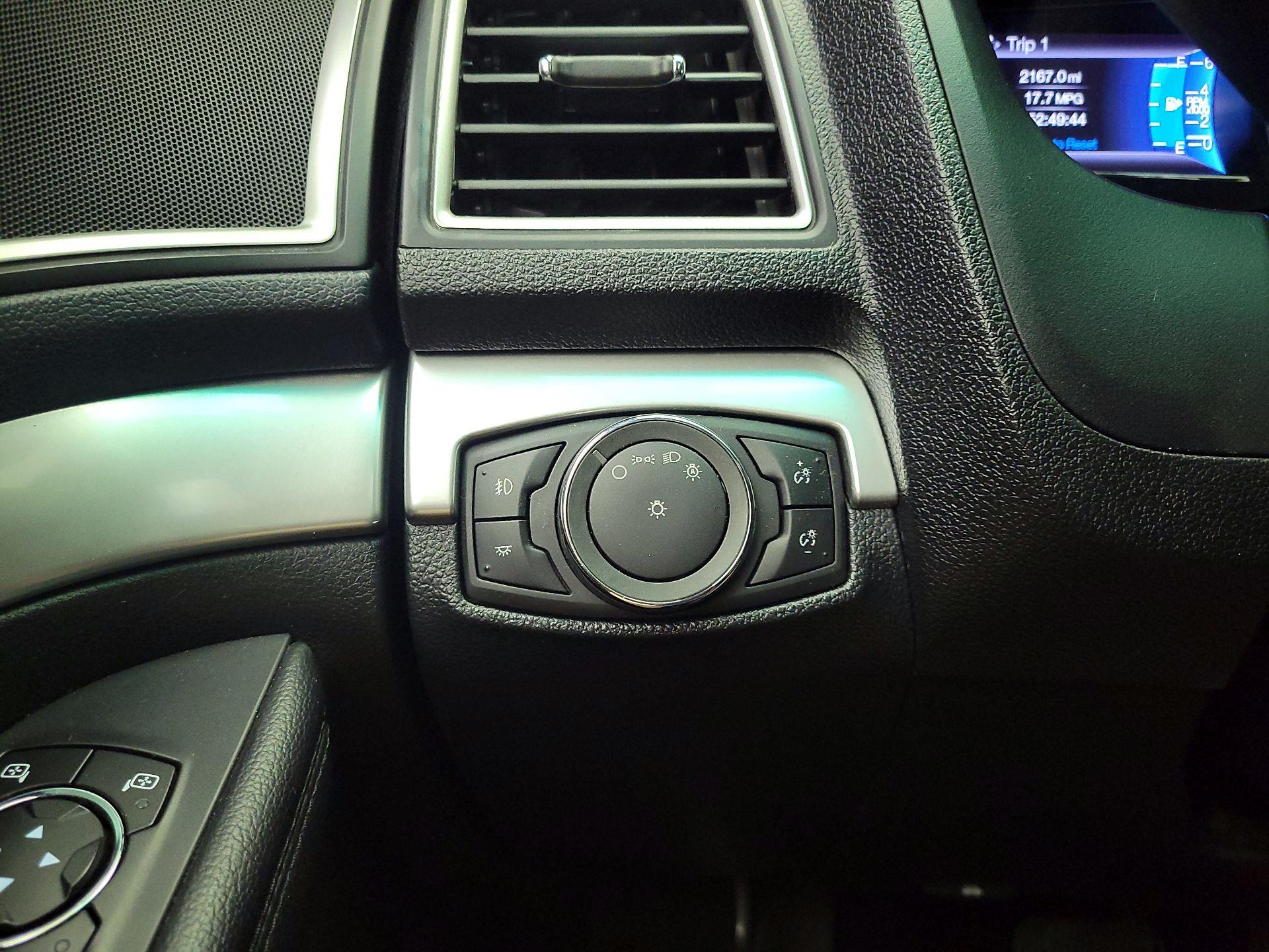 Thumbnail: 2016 Ford Explorer - 13