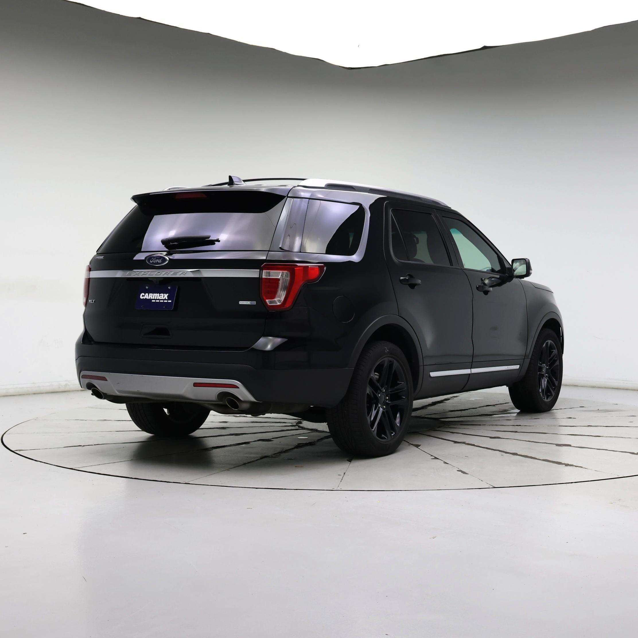 Thumbnail: 2016 Ford Explorer - 8