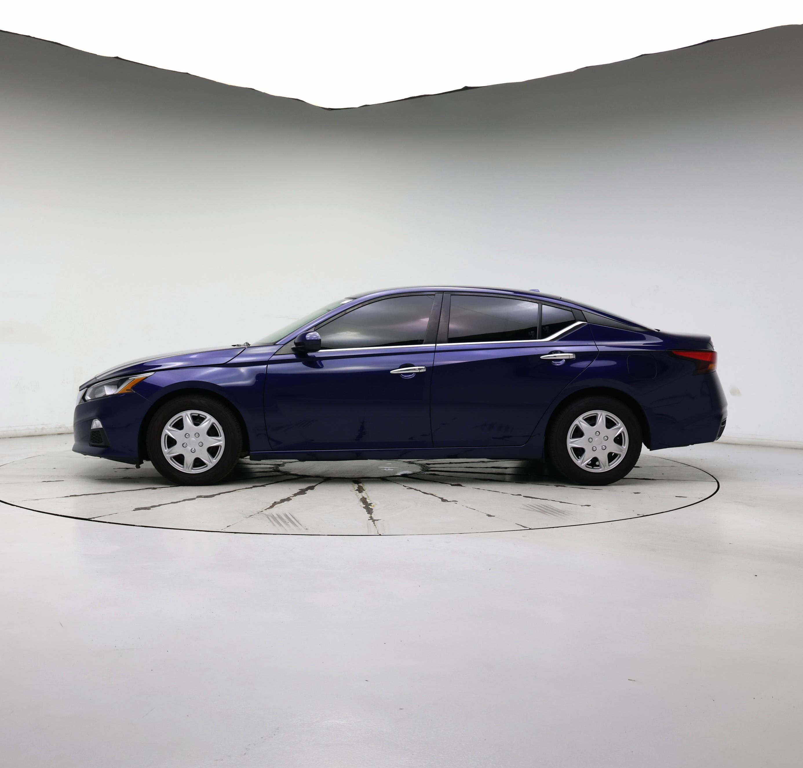 Thumbnail: 2020 Nissan Altima - 3